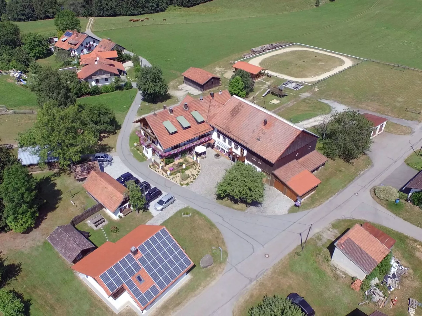 Landhaus mit Sonnenterrasse und Garten-Dehors