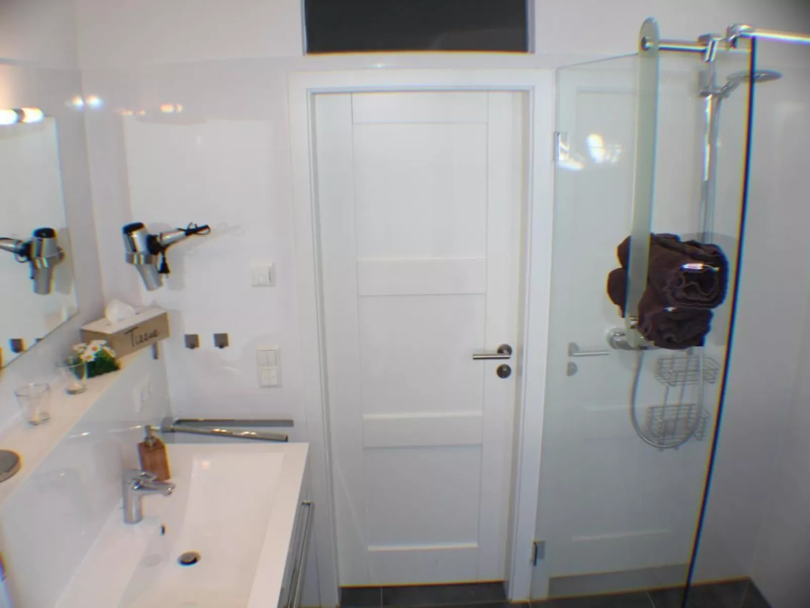 Mit Blick auf das Wasser-Inside