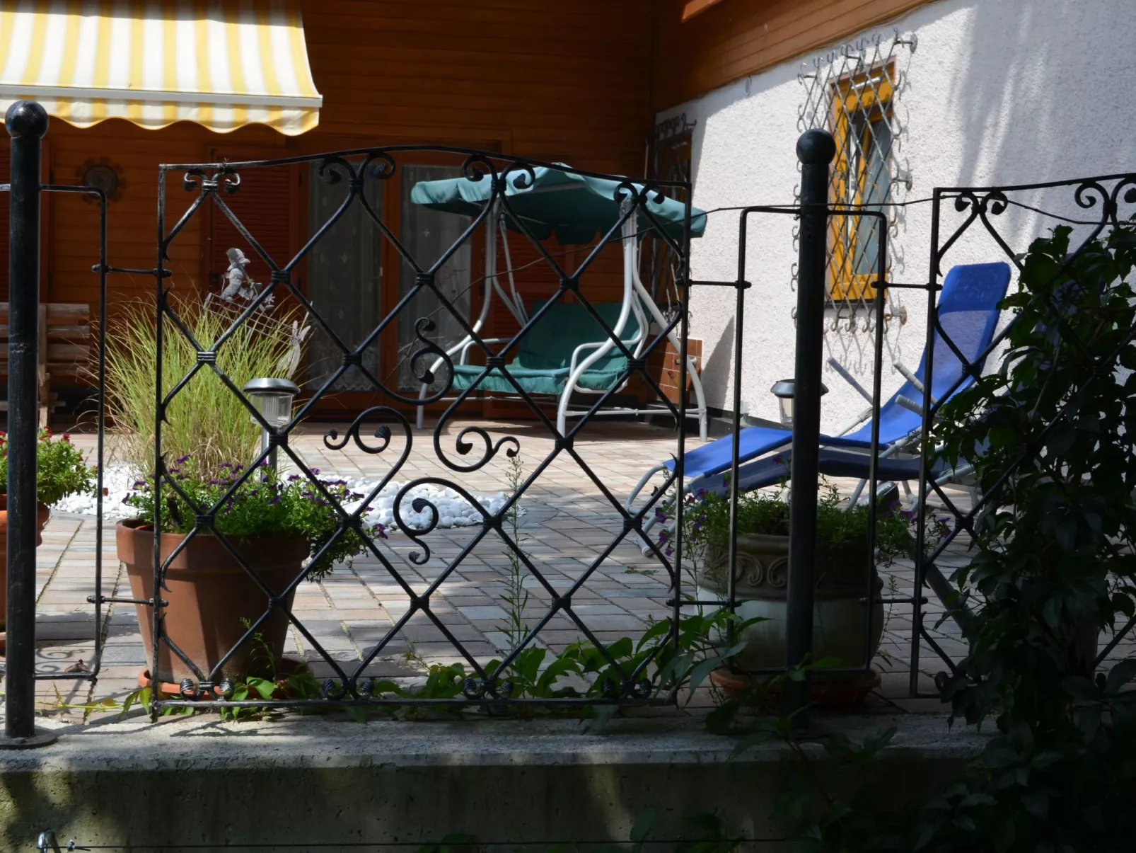 Geräumige Ferienwohnung mit zwei Schlafzimmern - Draußen