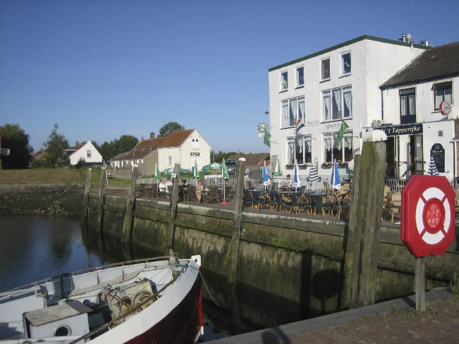 "Buurtweg213" mit Schwimmbad-Draußen