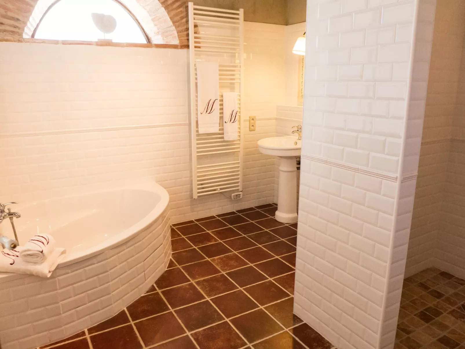 2 hochwertige Mas mit privatem Pool und Blick auf die Landschaft-Drinnen