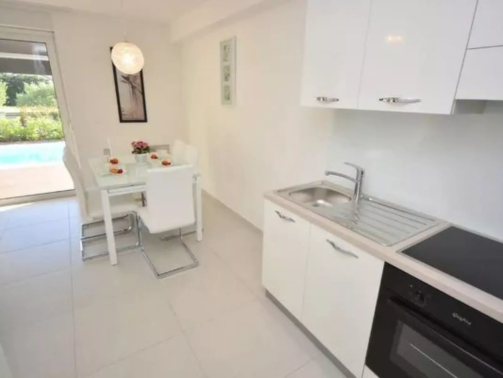 1 mit Schwimmbad und Garten-Inside