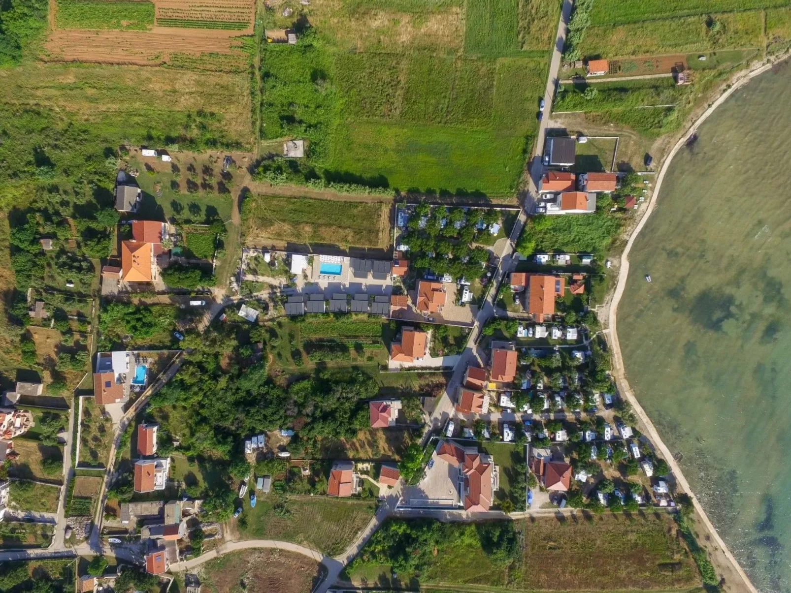 Wohnung mit Blick auf das Wasser-Draußen