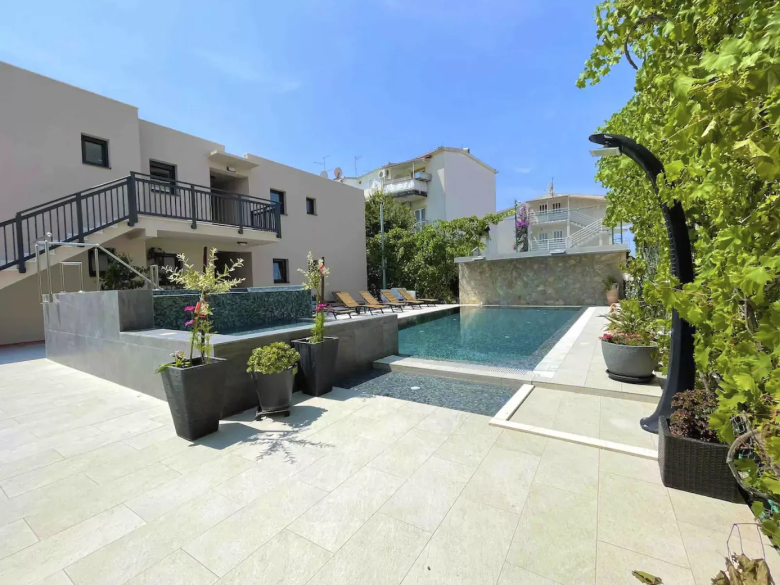 Charmante Wohnung A4 - Villa Ana-Draußen