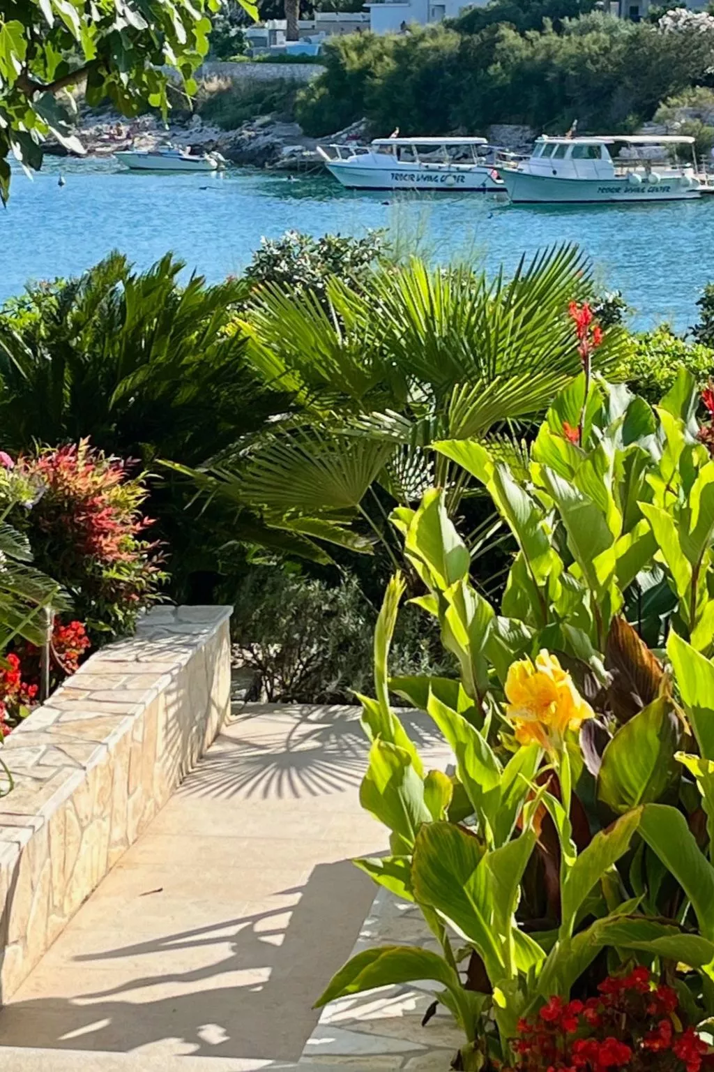 Klimatisierte Ferienwohnung in Okrug Gornji mit Gepflegtem Garten und Seeblick-Outside