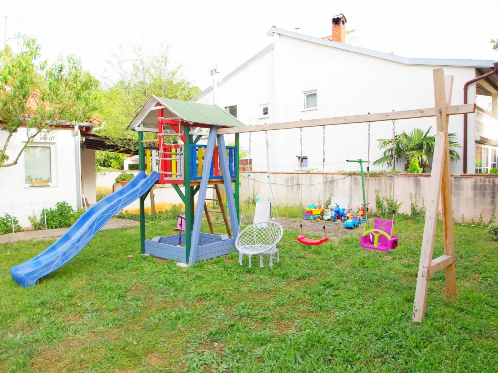 Angenehme Wohnung in Valbandon, Privatparkplatz-Outside