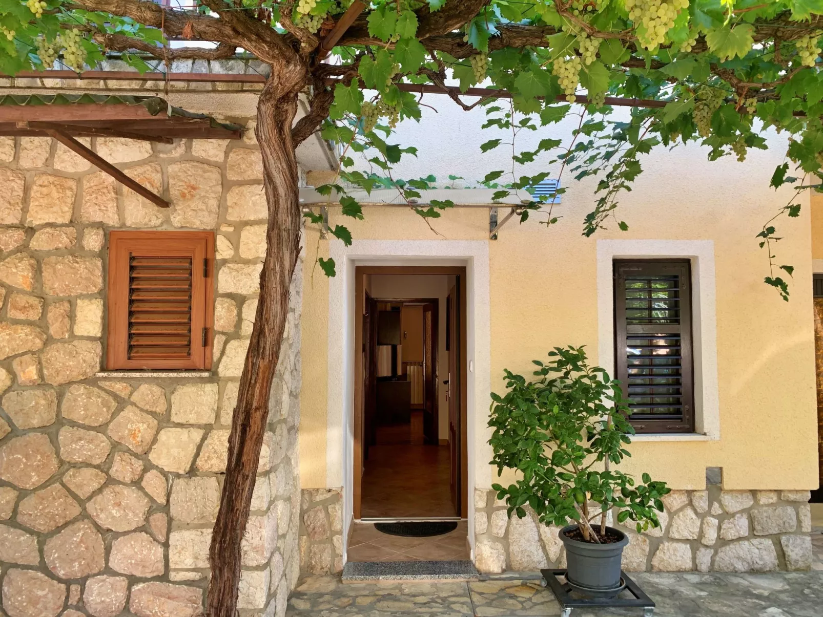 Apartment Santic-Dehors