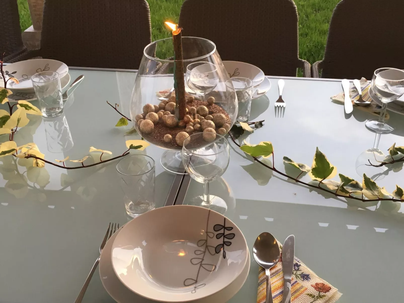 Elegante und komfortable Villa mit Salzwasserpool, Whirlpool und Sauna, umgeben-Outside