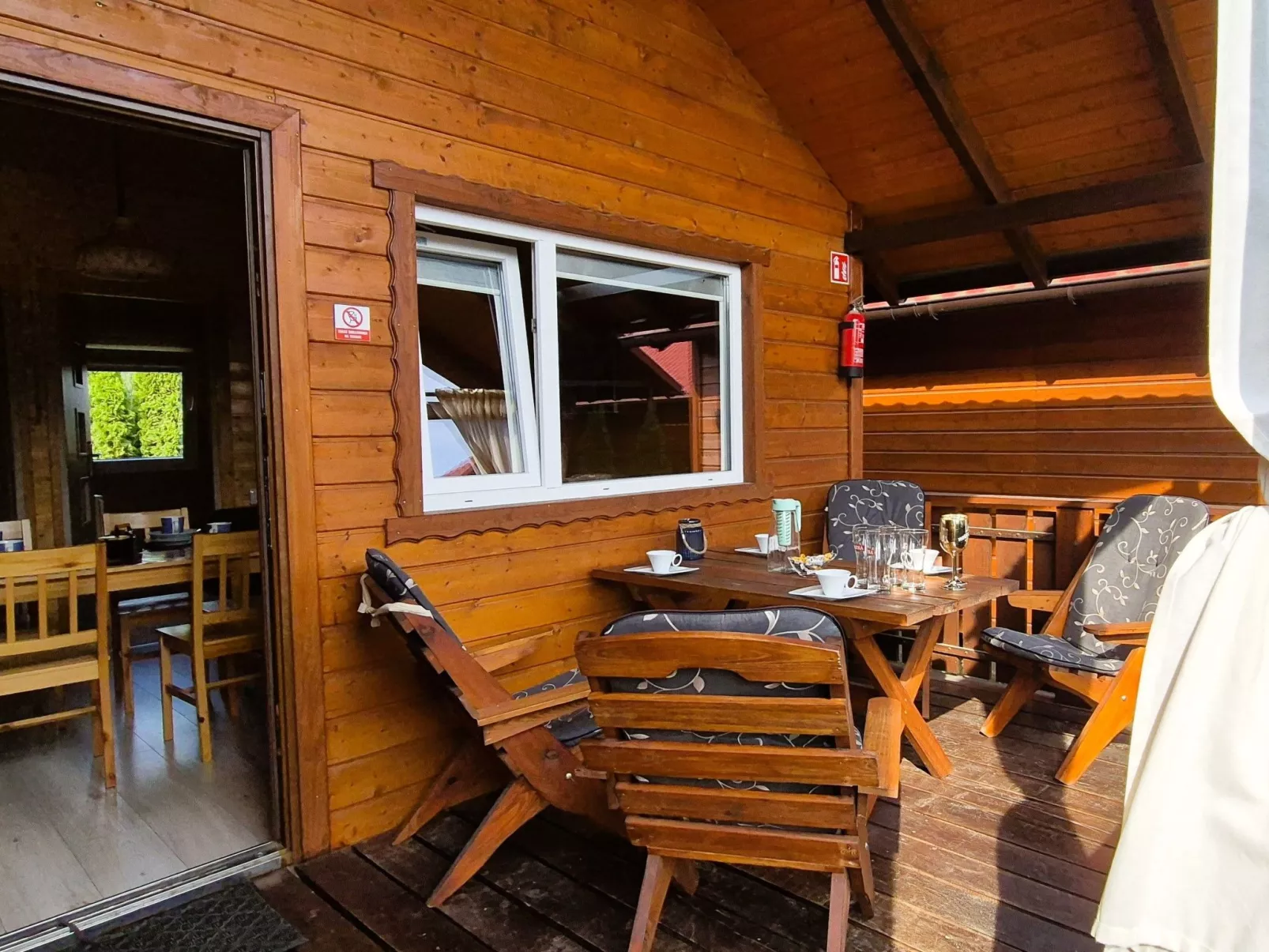 "New 5" mit Infinity-Pool-Draußen