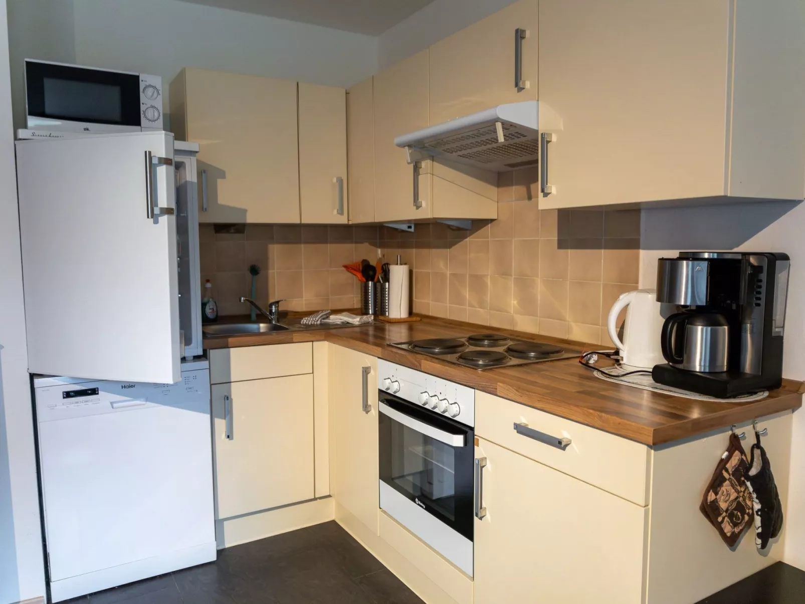 Mit zwei Schlafzimmern und Terrasse-Drinnen