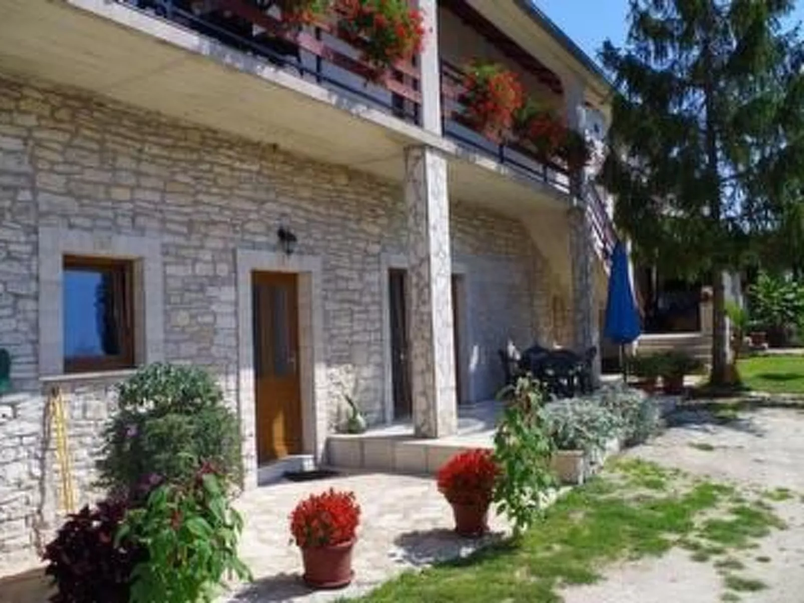 In malerischem istrischem Dorf-Draußen