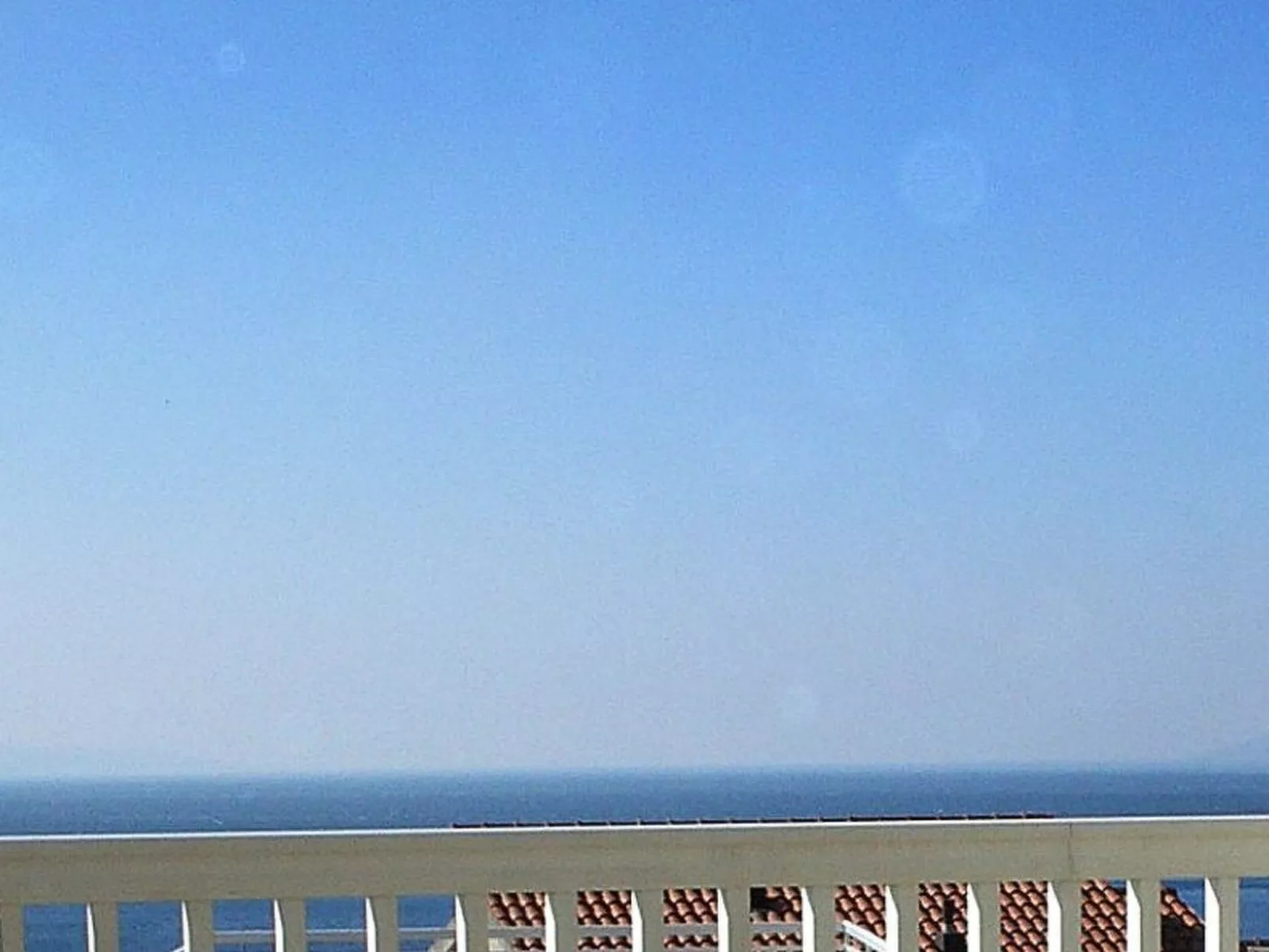 Mit Blick auf das Wasser-Outside