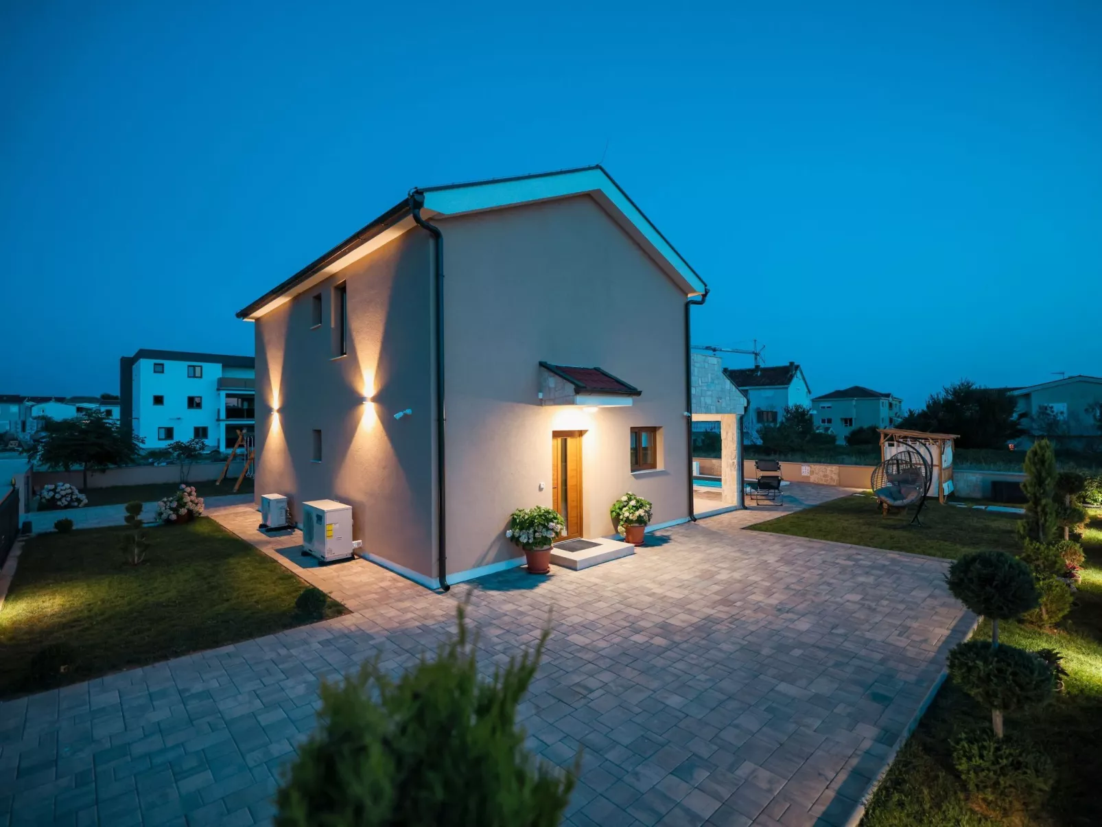 Villa mit beheiztem Pool in der Nähe des Meeres-TA Leut Agency-Outside