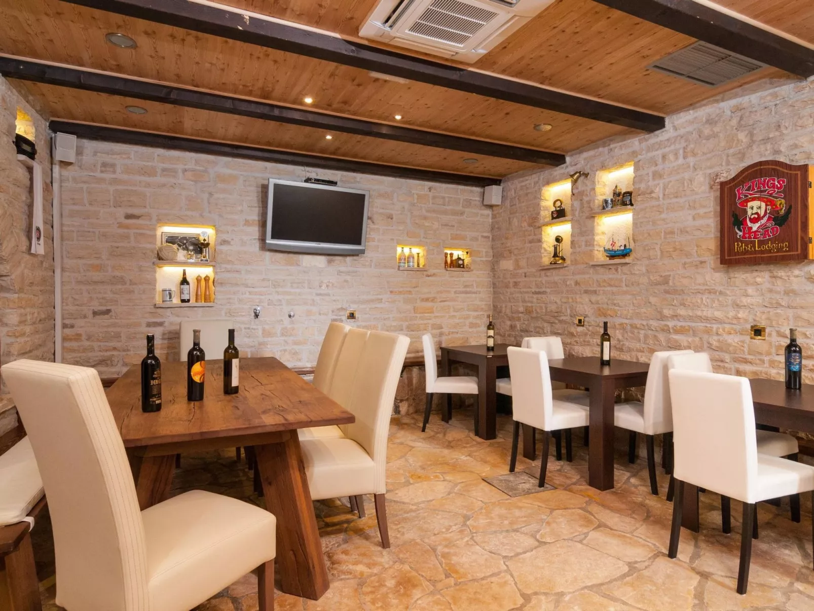 Große Ferienwohnung in Omiš mit Privatem Balkon-Inside