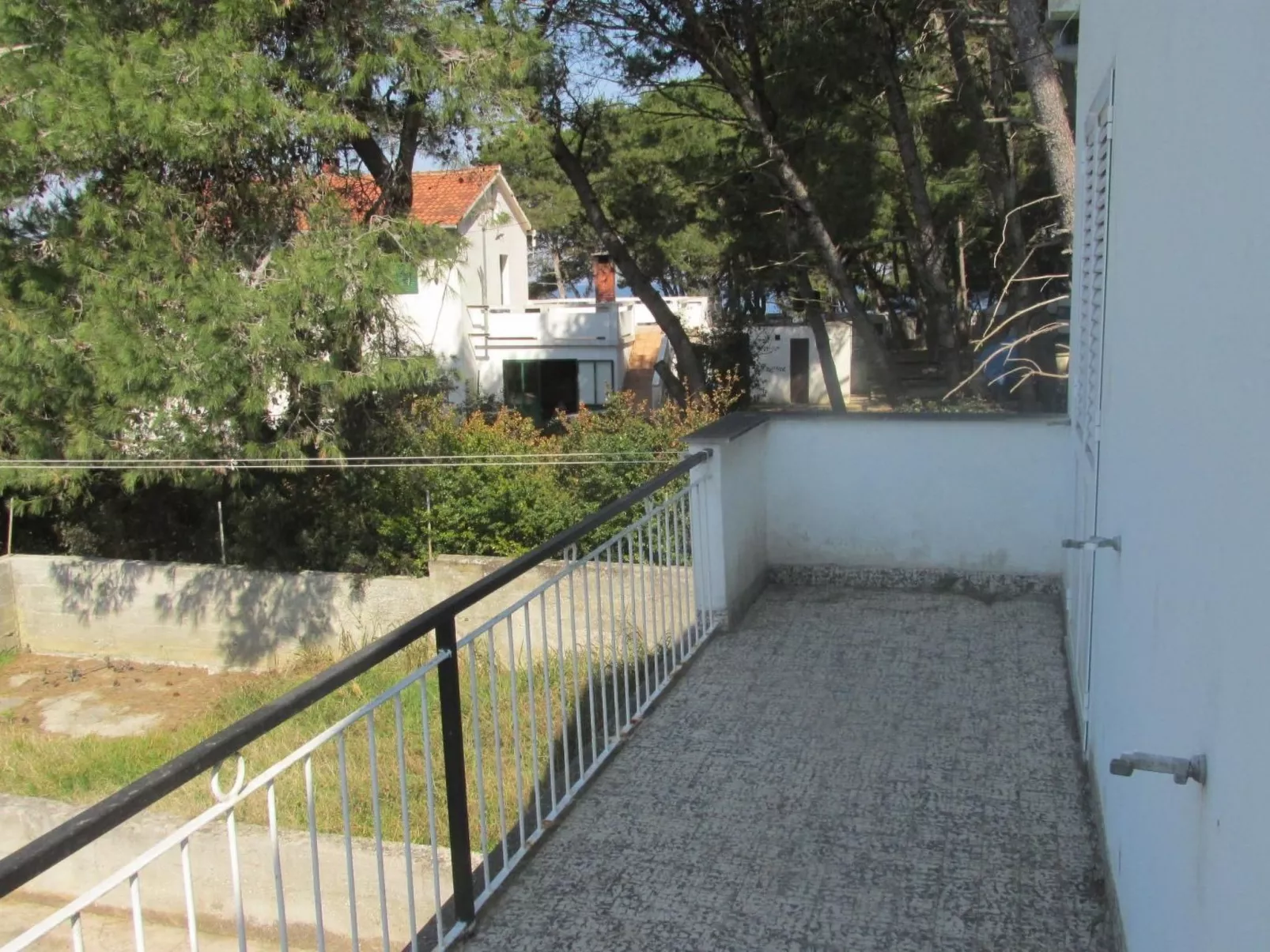 Haus in Ugljan mit Terrasse, Garten und Barbecue-Outside