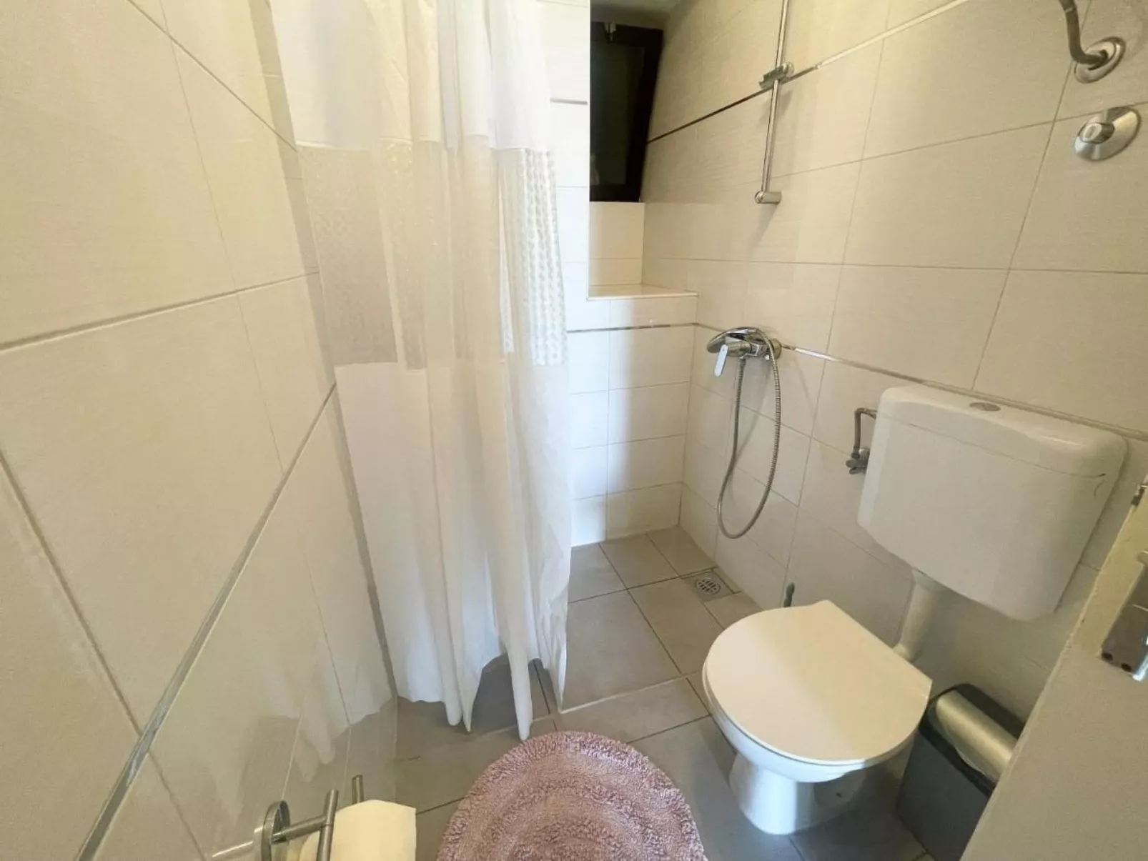 Nettes Appartement in Dramalj mit Möbliertem Balkon - Drinnen