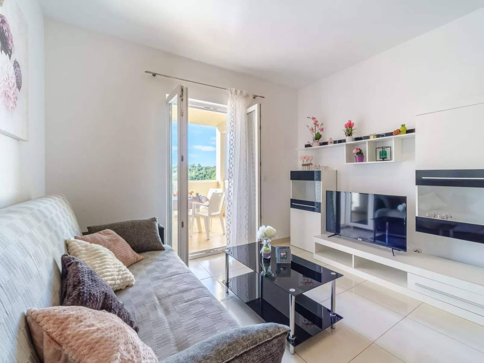 Wohnung "Ankora" mit Blick auf das Wasser-Drinnen