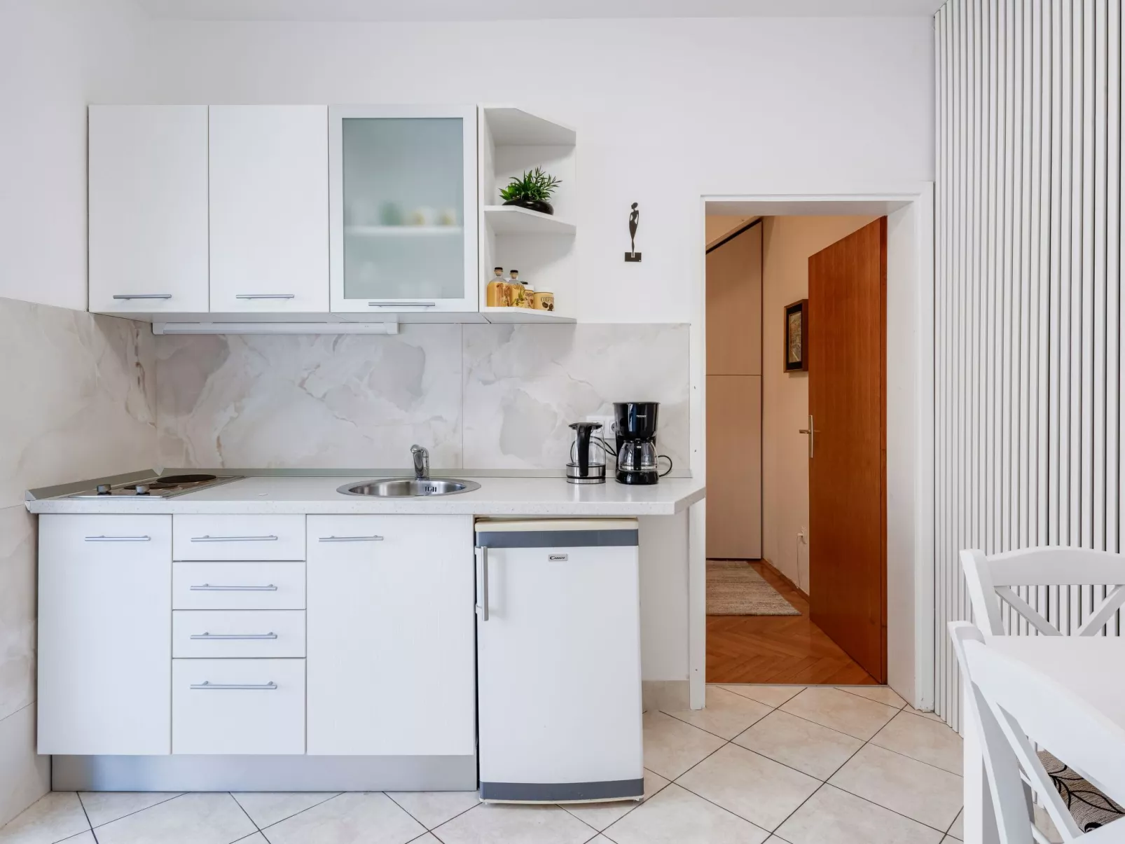 Ivona mit Terrasse und Außendusche-Dedans