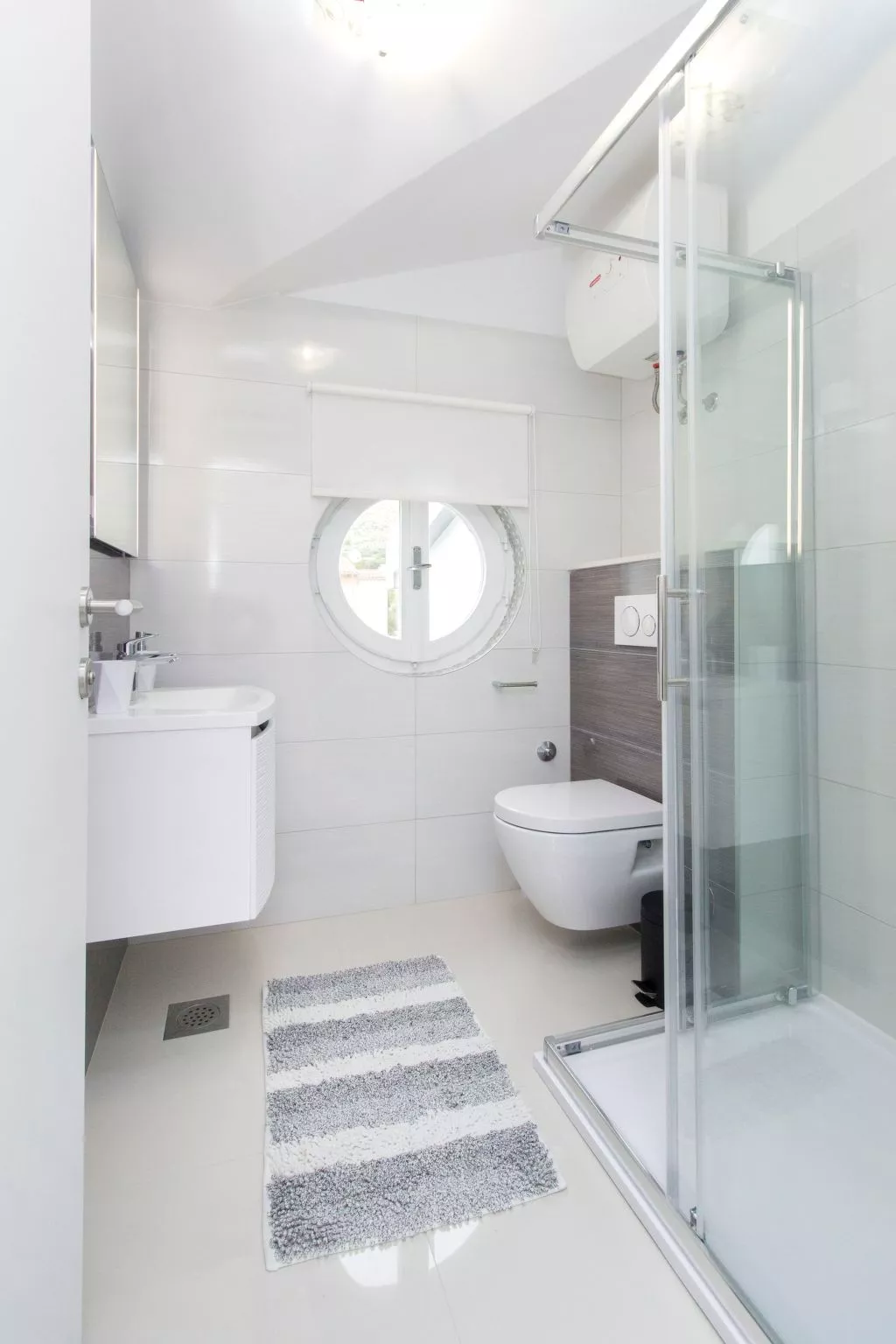 Wohnung mit Blick auf das Wasser-Image-tags.info