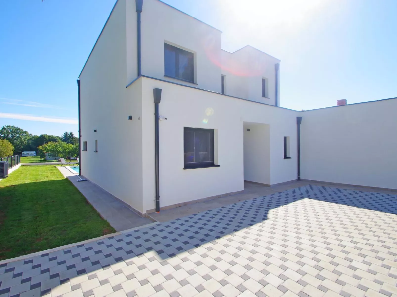 Mit privatem Pool, Dorf Šišan-Draußen