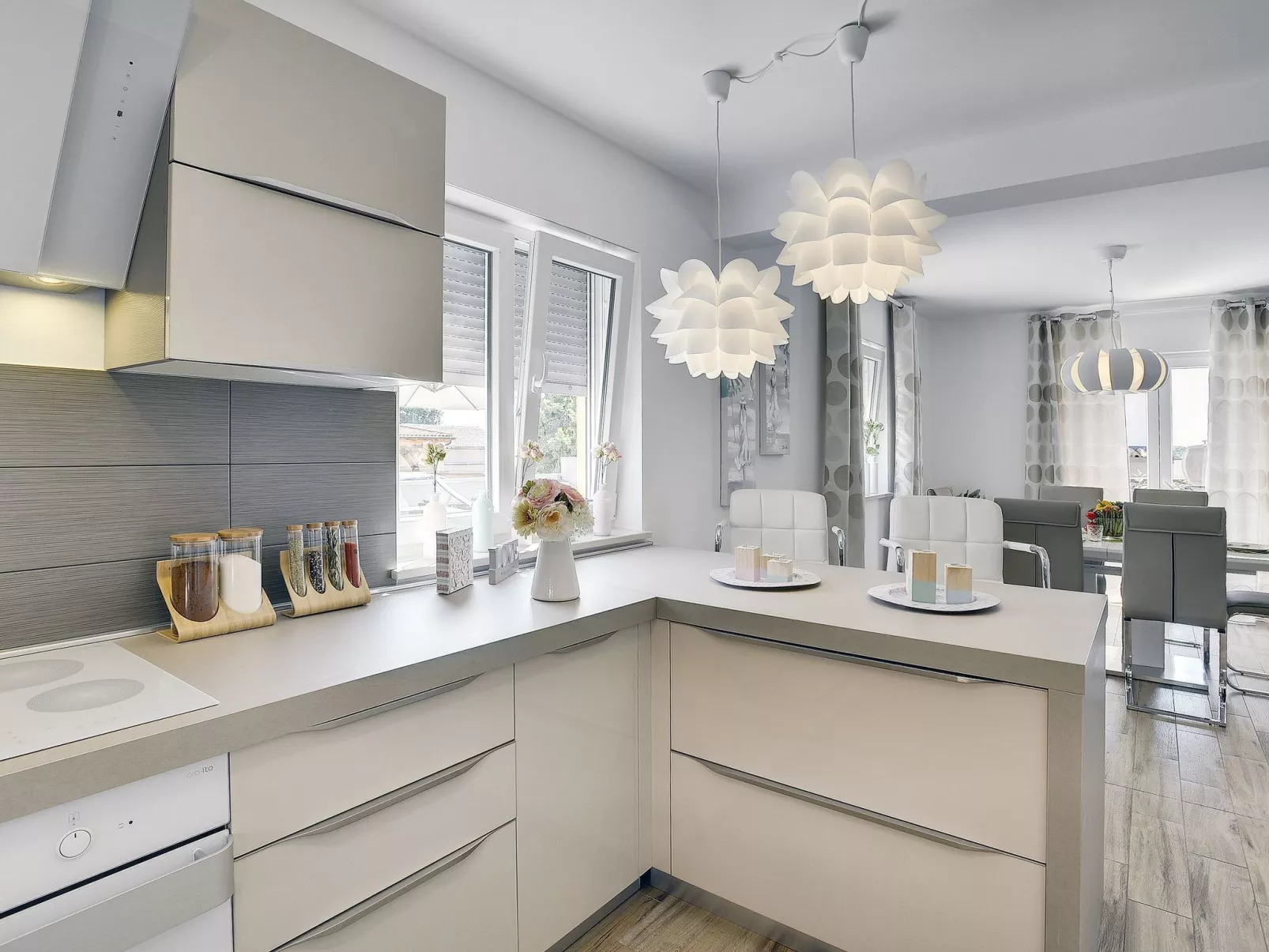 Ferienvilla mit Garten, Grill und Terrasse-Inside