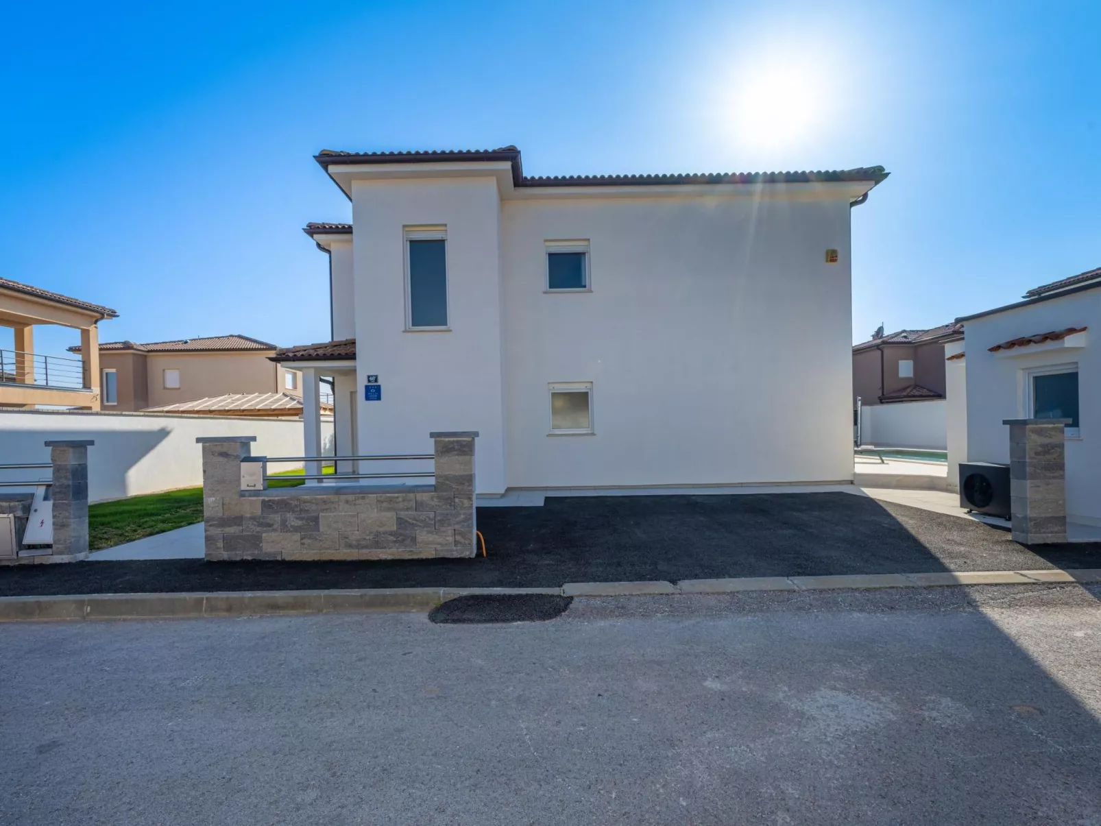 4 Schlafzimmer, 3 Badezimmer, Küche, Wohnzimmer, privater Pool, Grill-Dehors