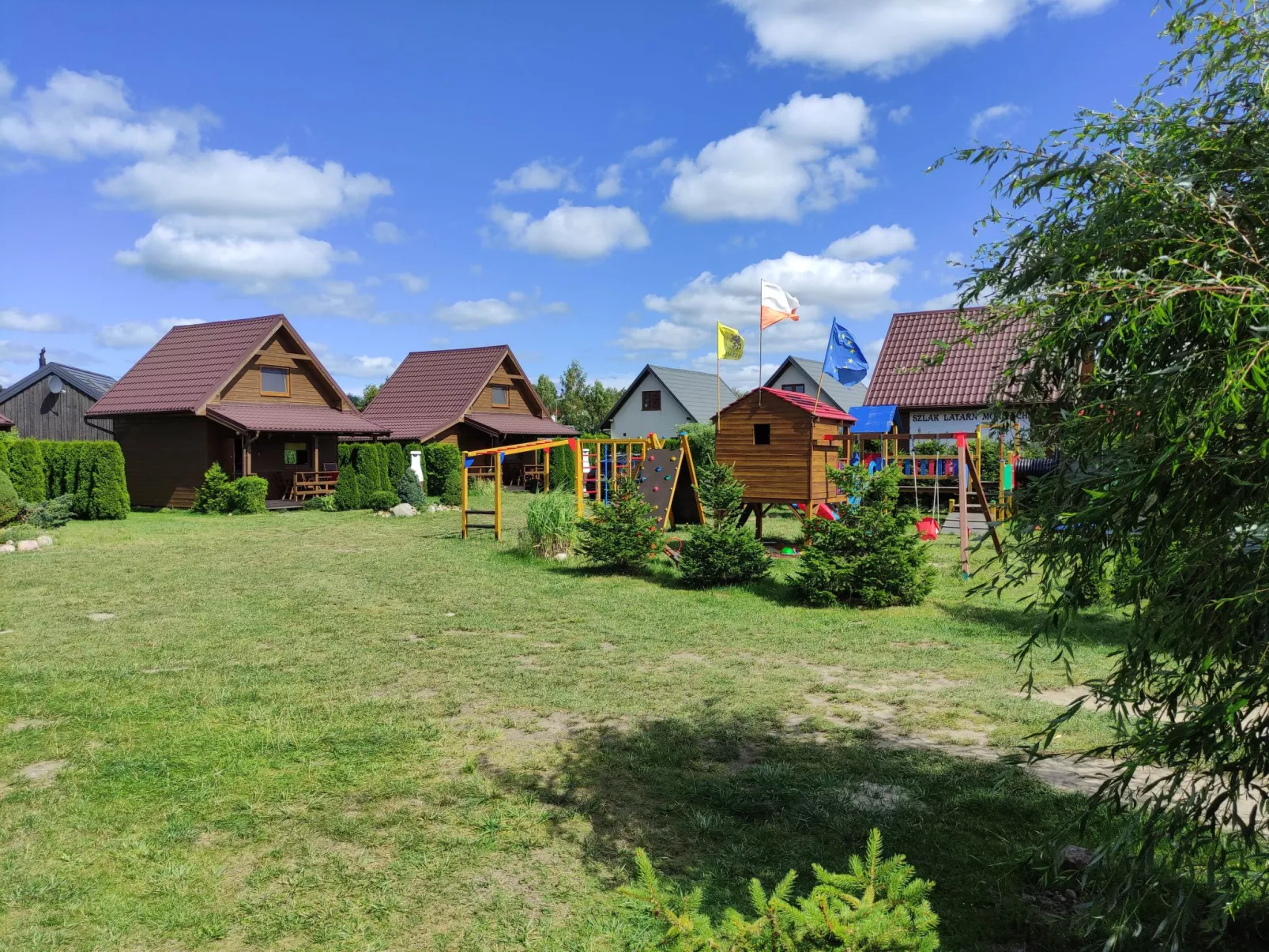 Modernes Ferienhaus in Biebrowo mit Grill, Garten und Terrasse-Dehors