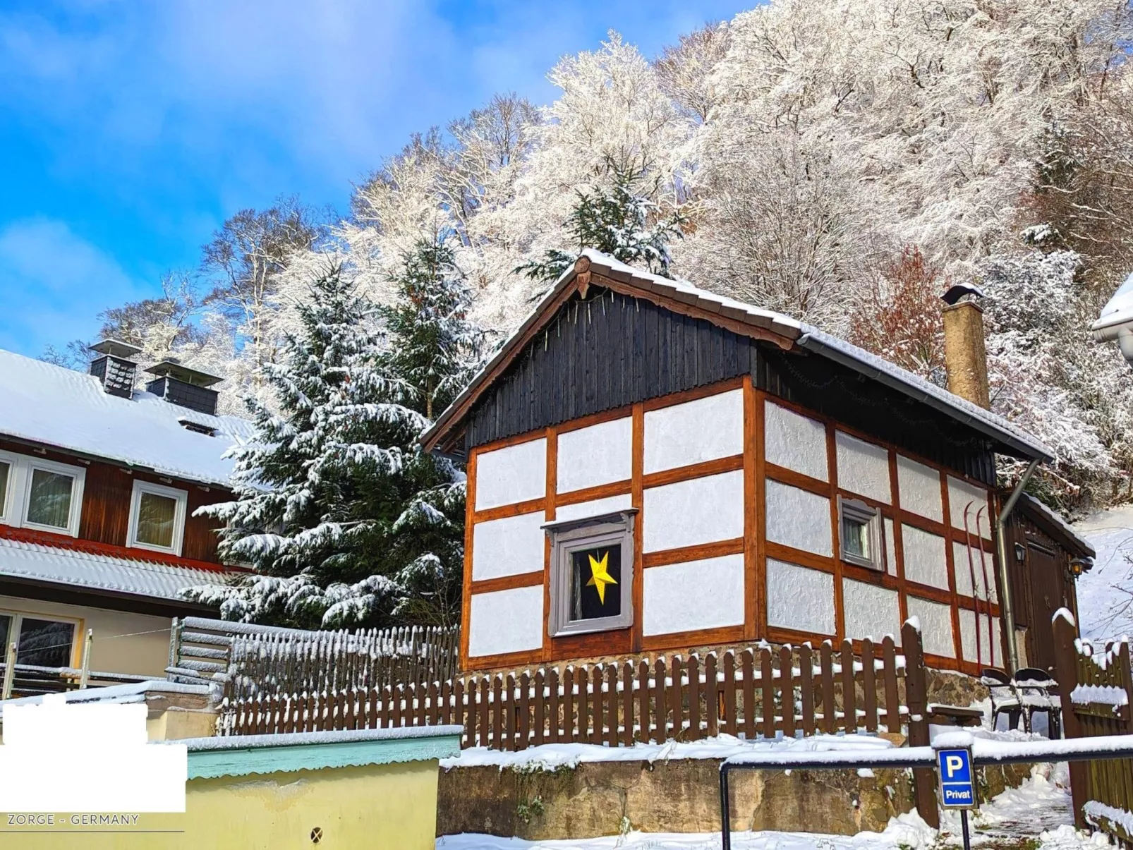 Authentisches Fachwerkhaus am Rande des Waldes-Image-tags.info