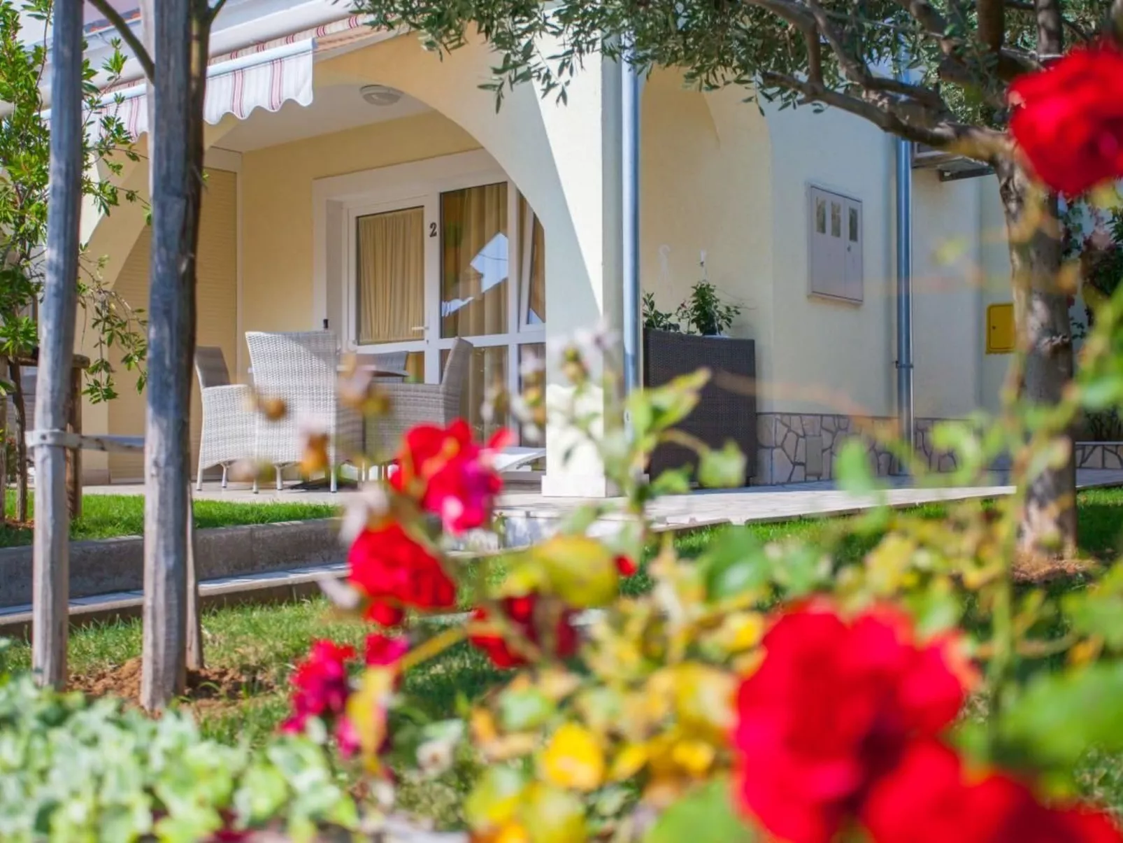 Moderne Wohnung im Erdgeschoss-Draußen