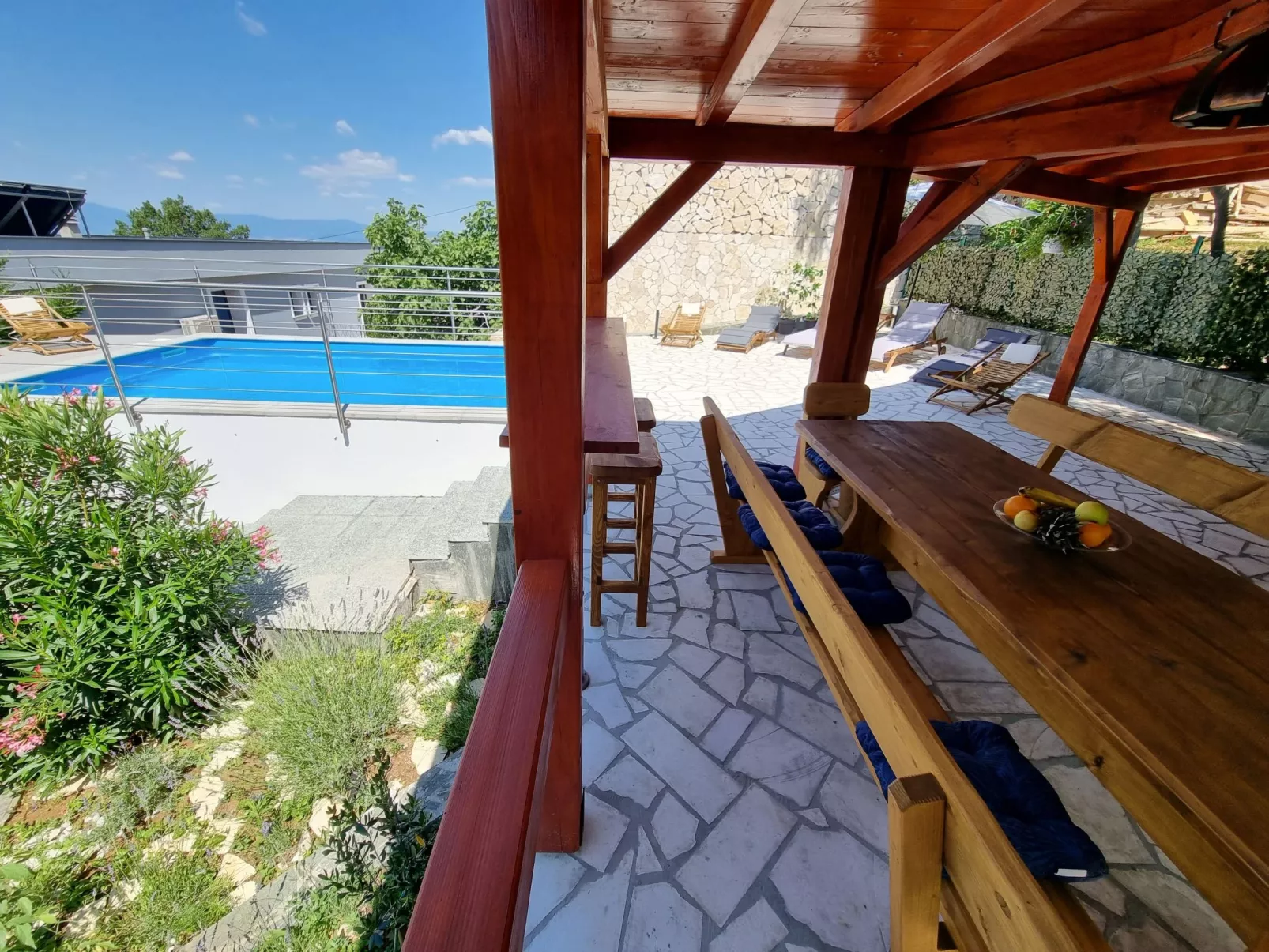 Mit privatem Pool und Sauna-Dehors