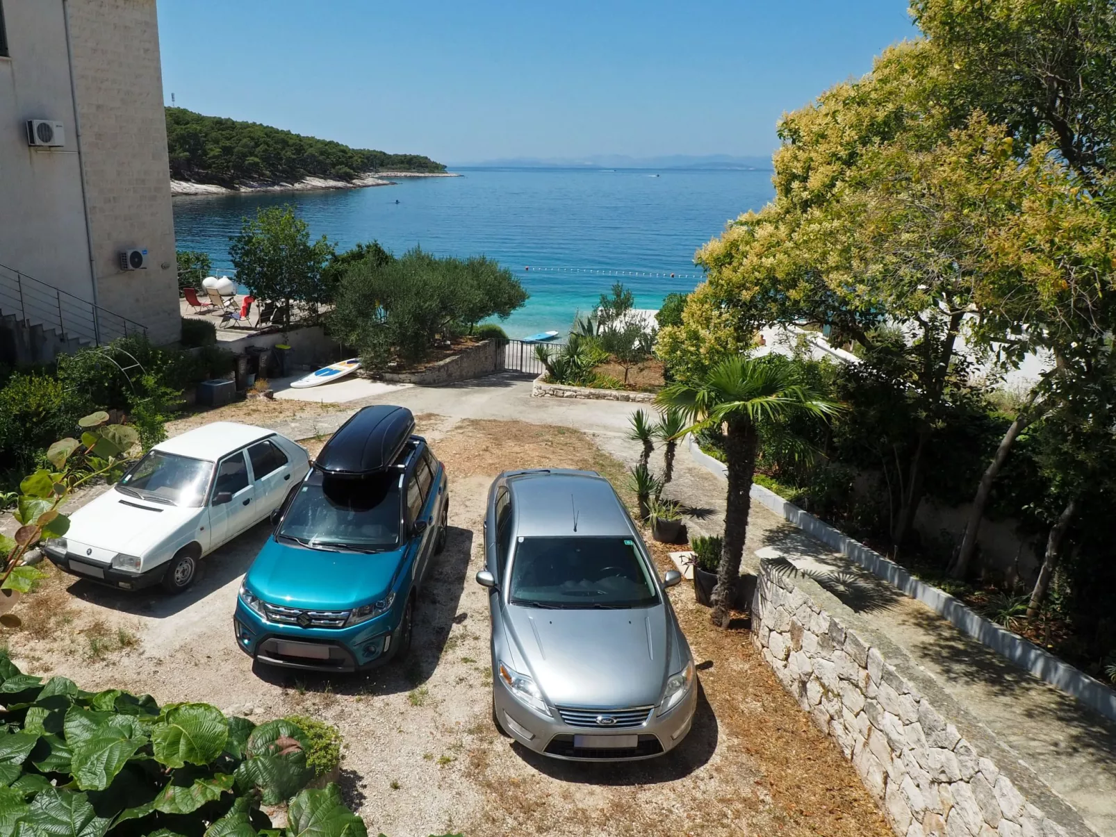 Strandnahe Ferienwohnung mit großer Terrasse-Draußen