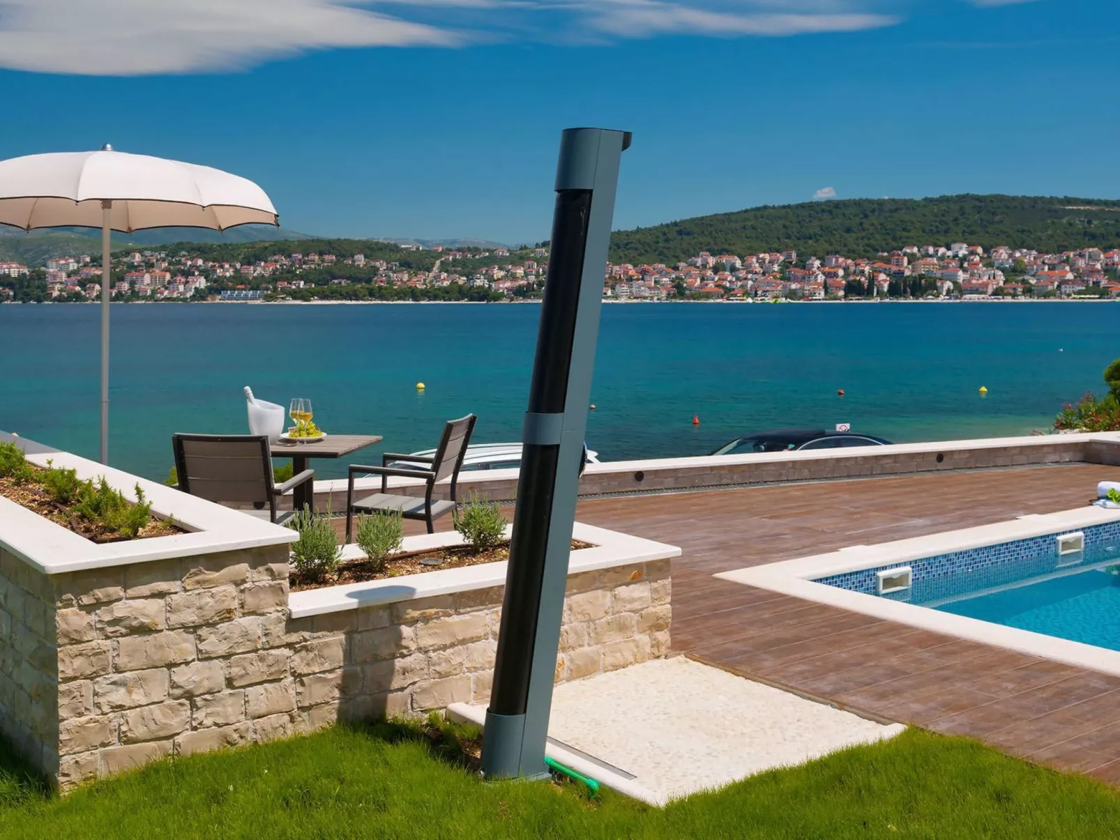 Luxuriöse Villa Rose am Strand mit Pool-Draußen