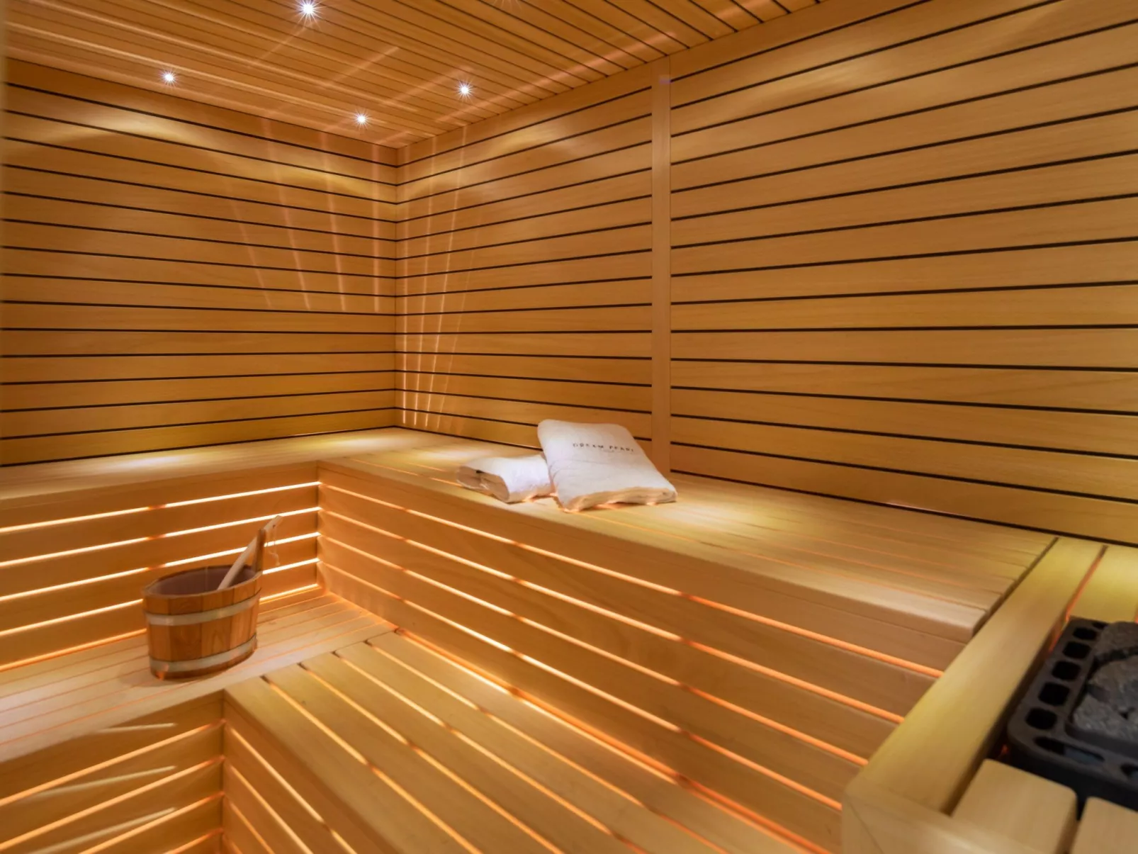 Villa mit Infinity-Pool-Drinnen