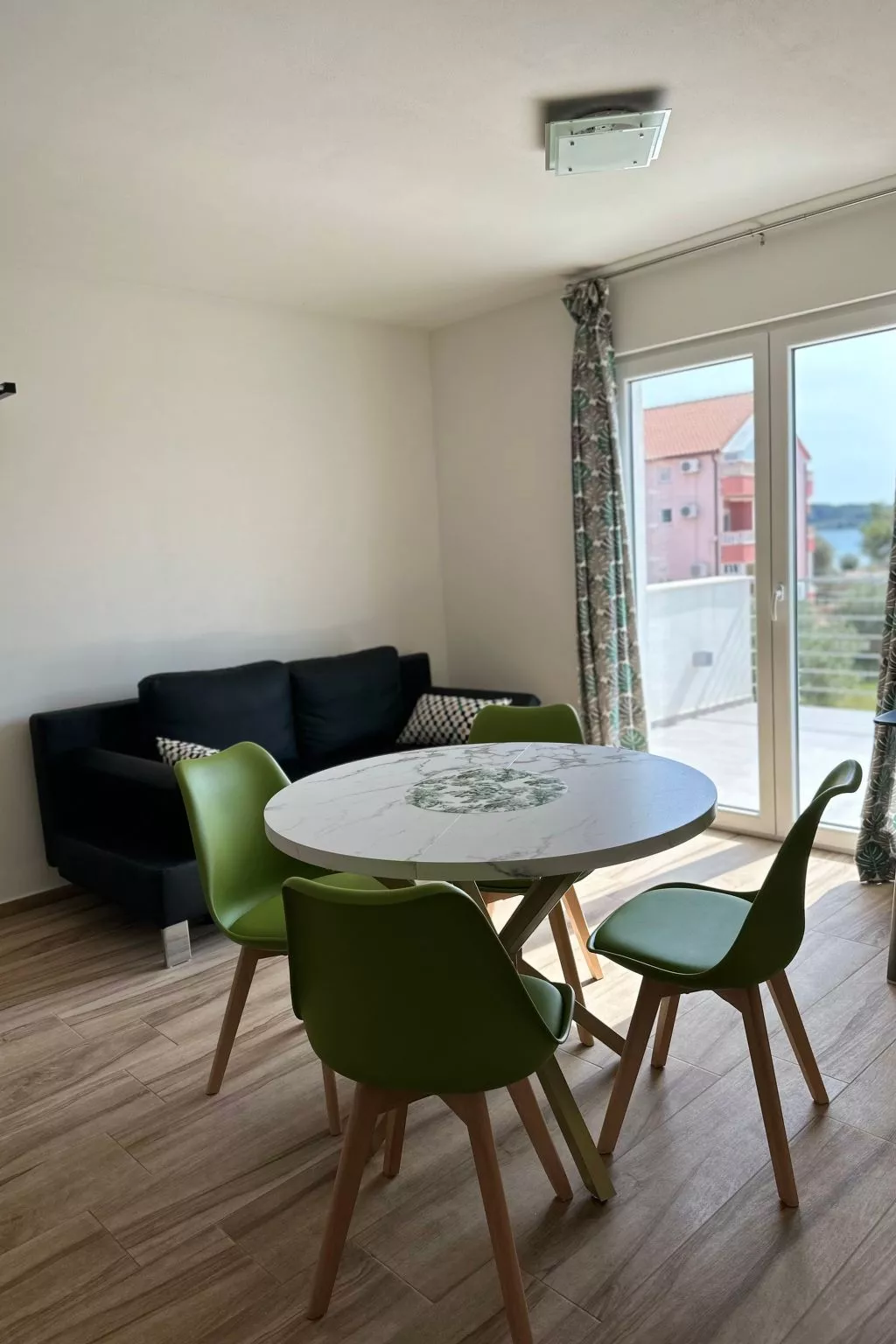 Bella Casa Srima Premium-Drinnen