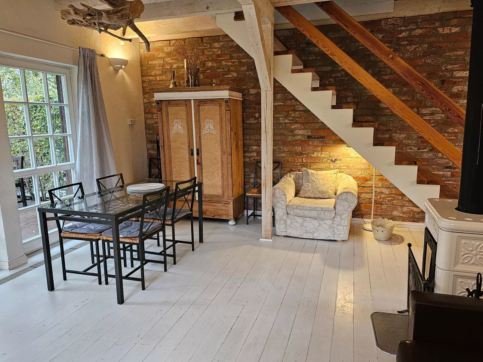 "Sunshine Apartment"-Image-tags.info