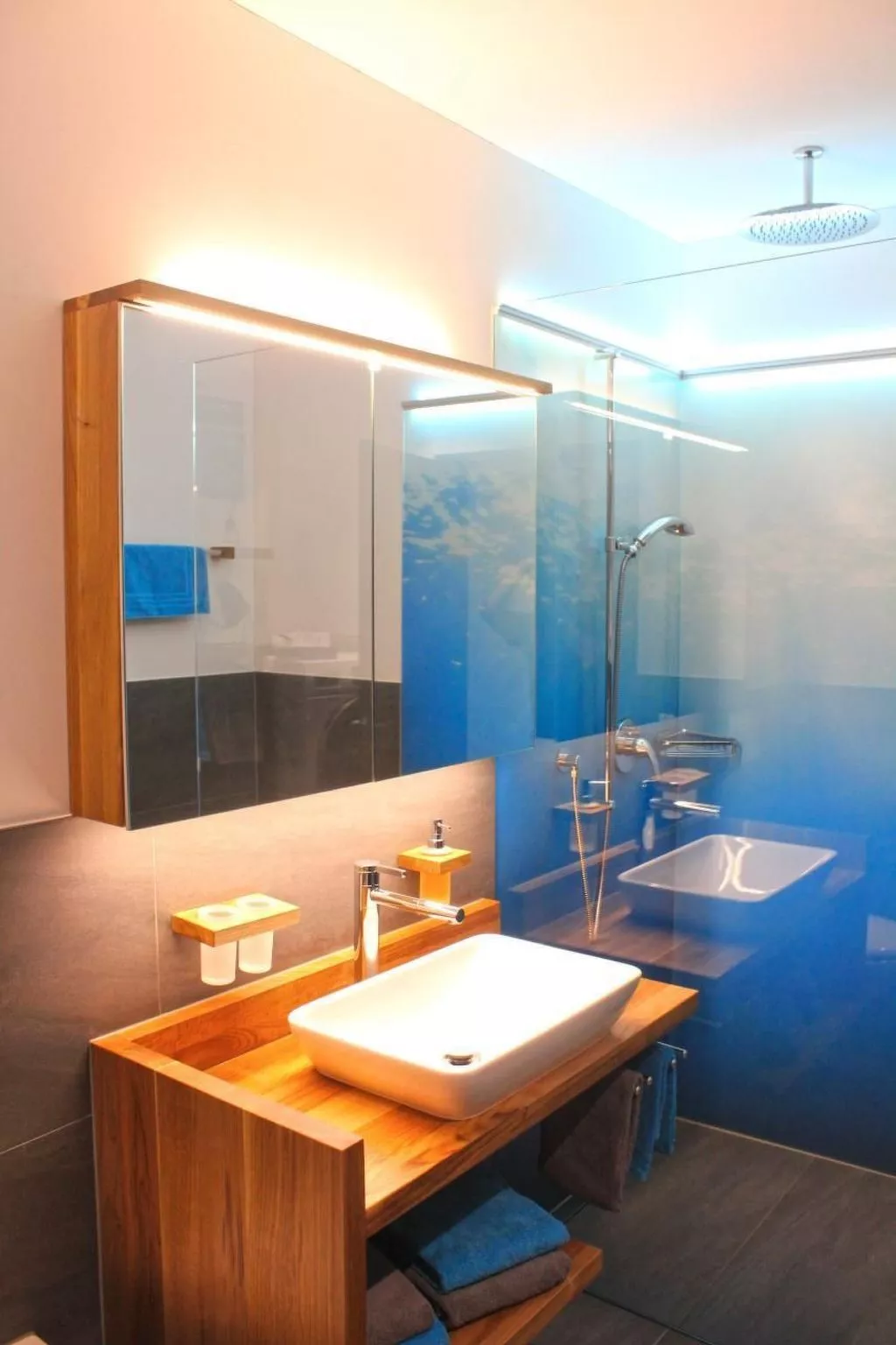 Moderne, komfortable Dachwohnung mit Bergsicht-Drinnen