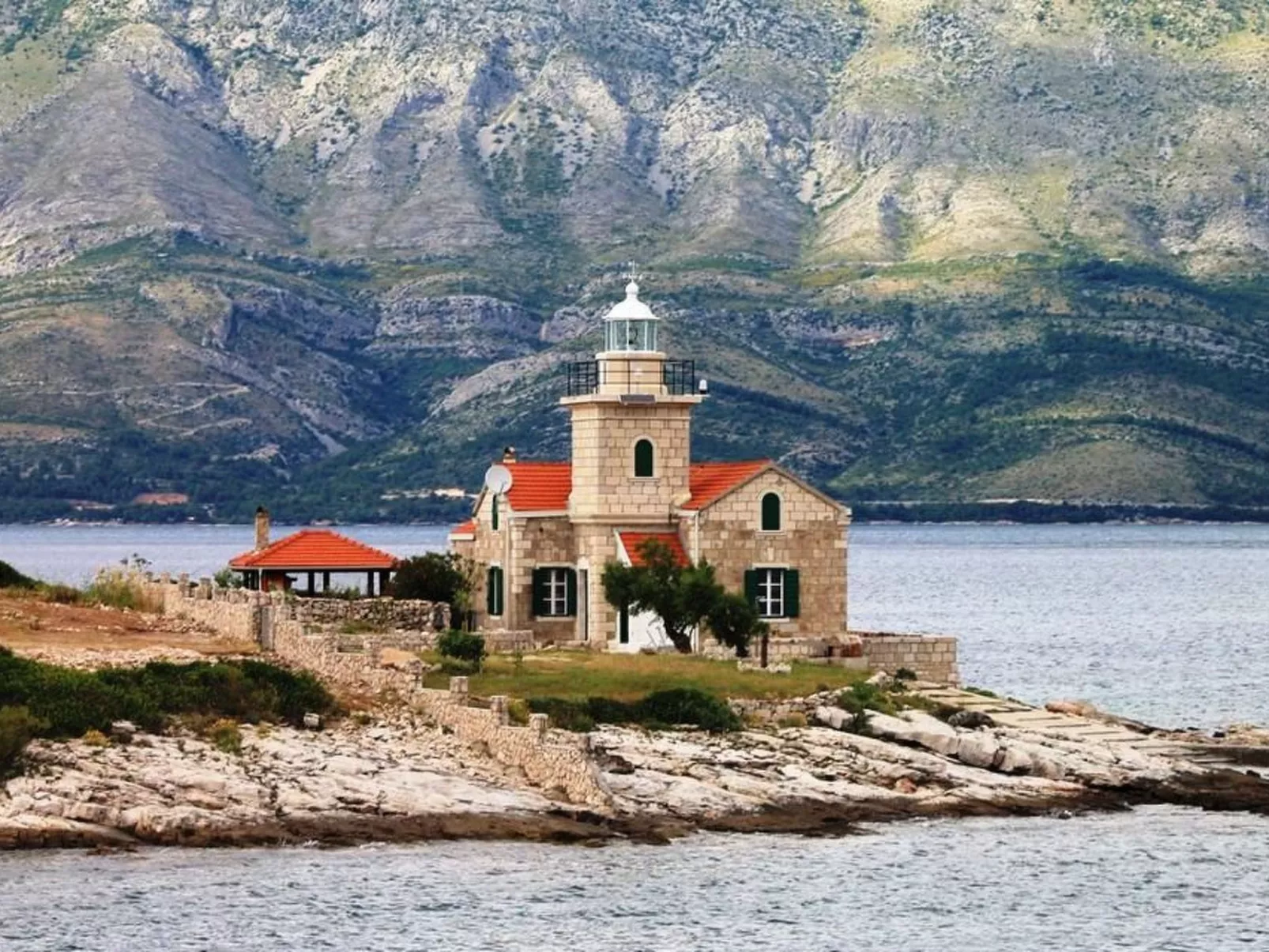 Manora Sucuraj Pool Gästehaus-Outside