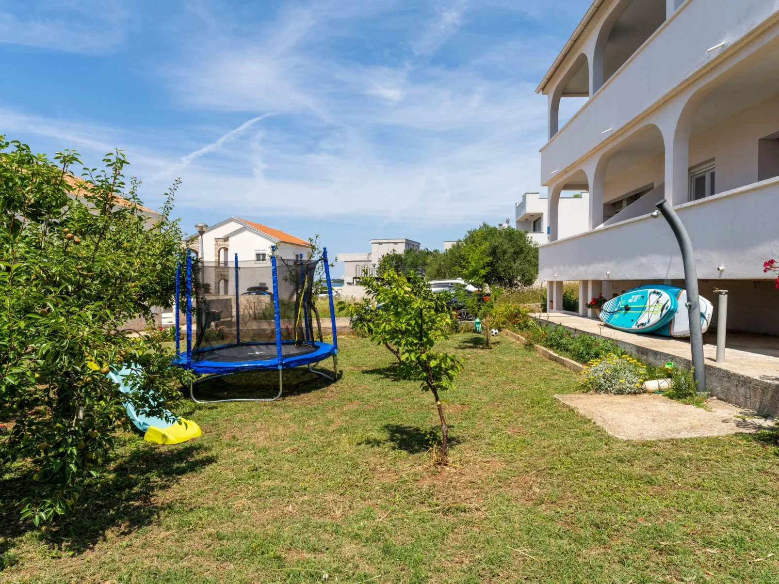 "Lenko 2" mit Blick auf das Wasser-Image-tags.info