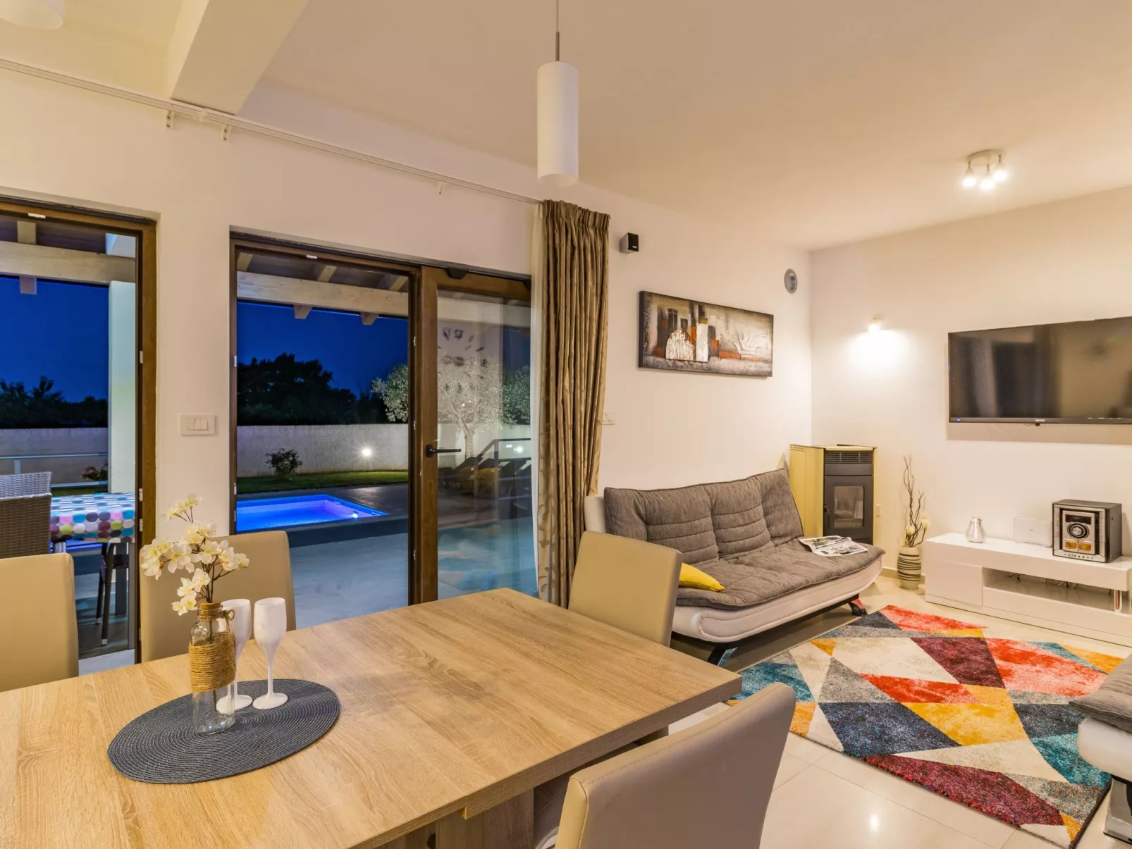 In Juršići mit Privatem Pool-Dedans