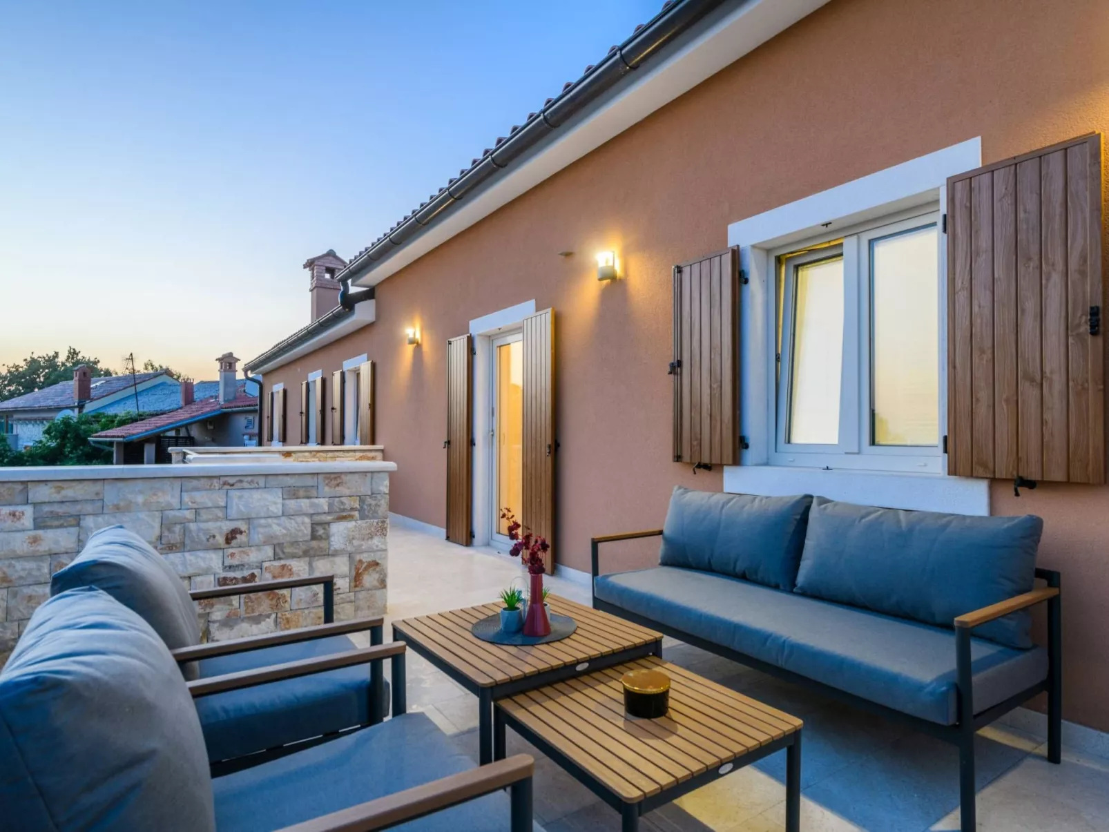 Villa Grande, klimatisiert und mit Pool in Jursici-Inside