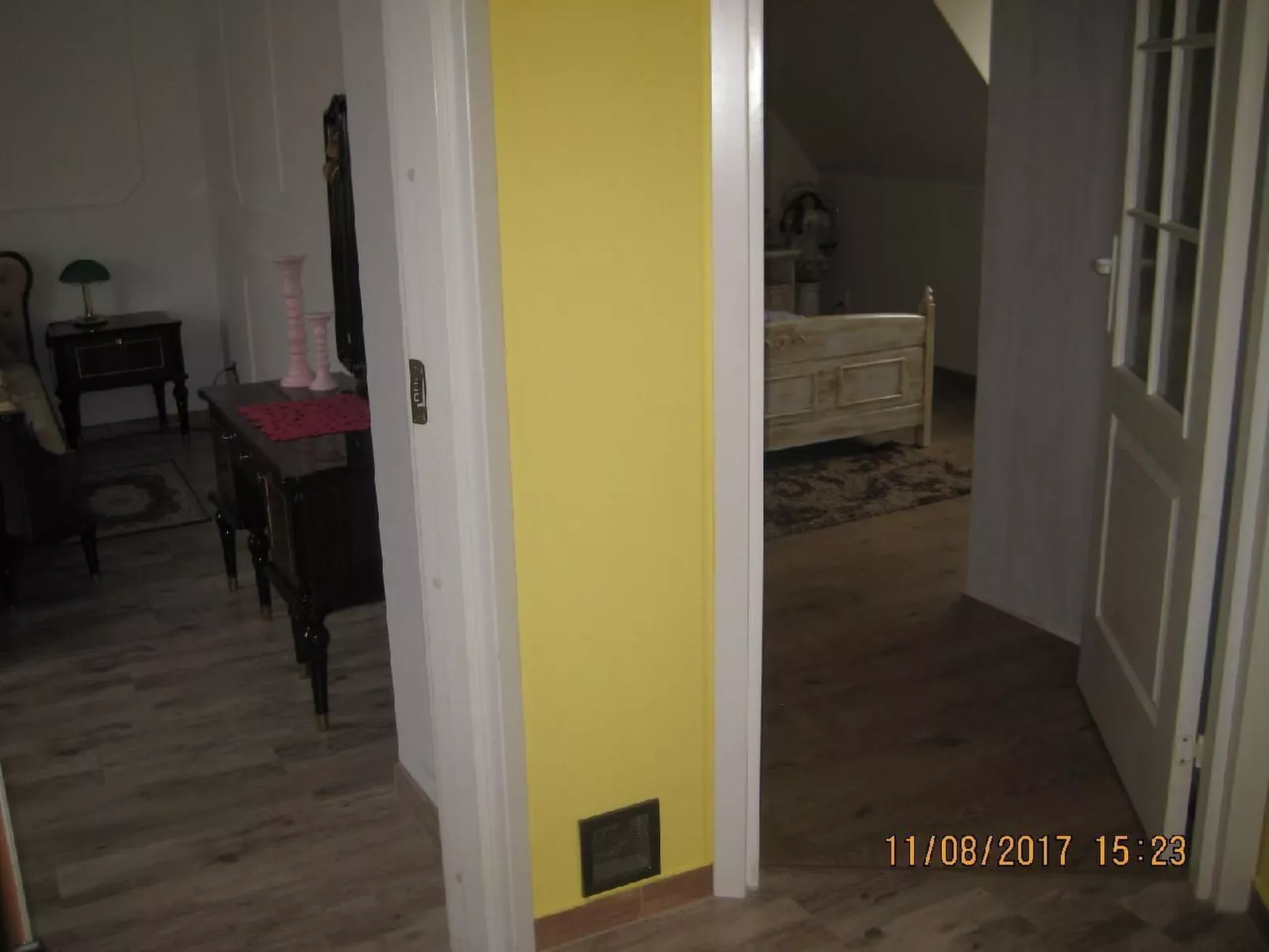 Mit Garten, Grill und Terrasse-Drinnen