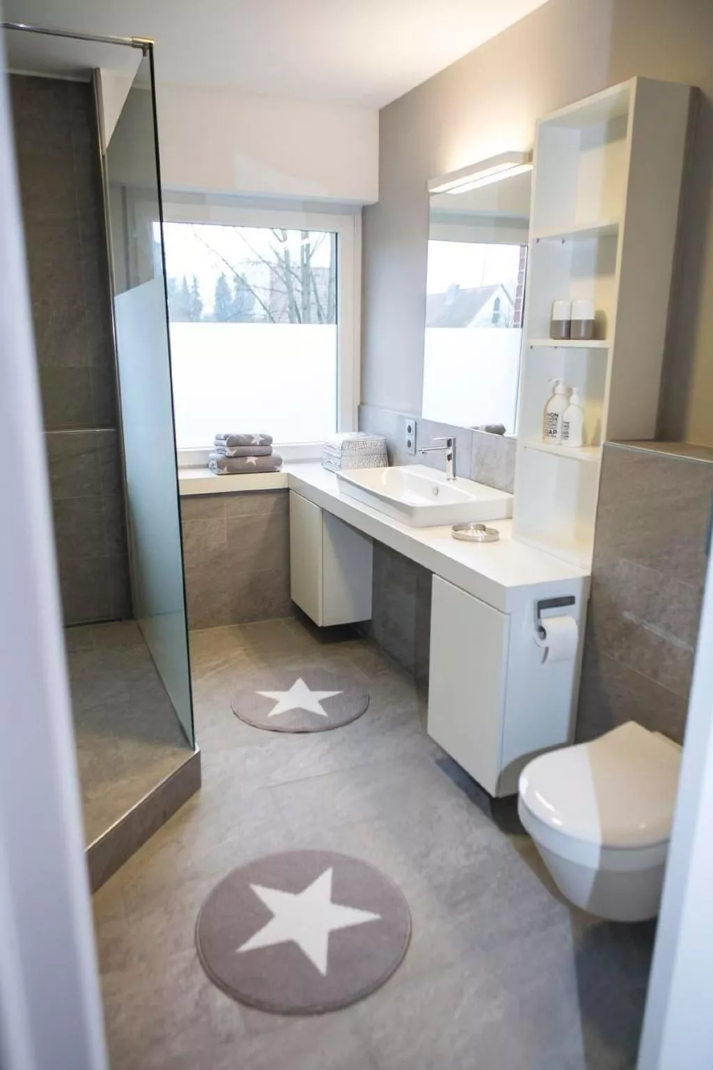 Komfortable Ferienwohnung mit großem Balkon-Drinnen