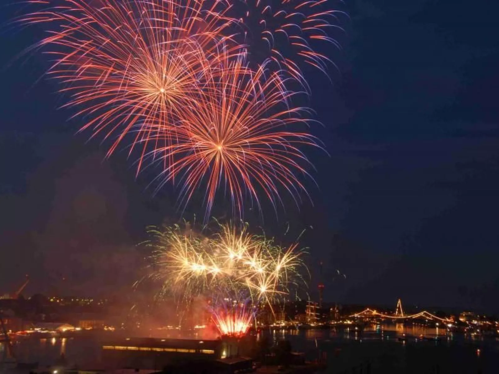 Ruhige Ferienwohnung mit Balkon und Parkplatz-Dehors