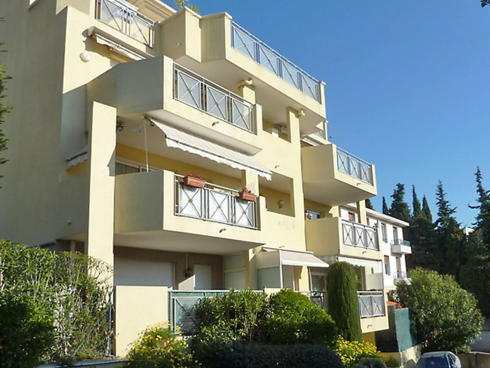 Mit privatem Garten und Terrasse-Dehors