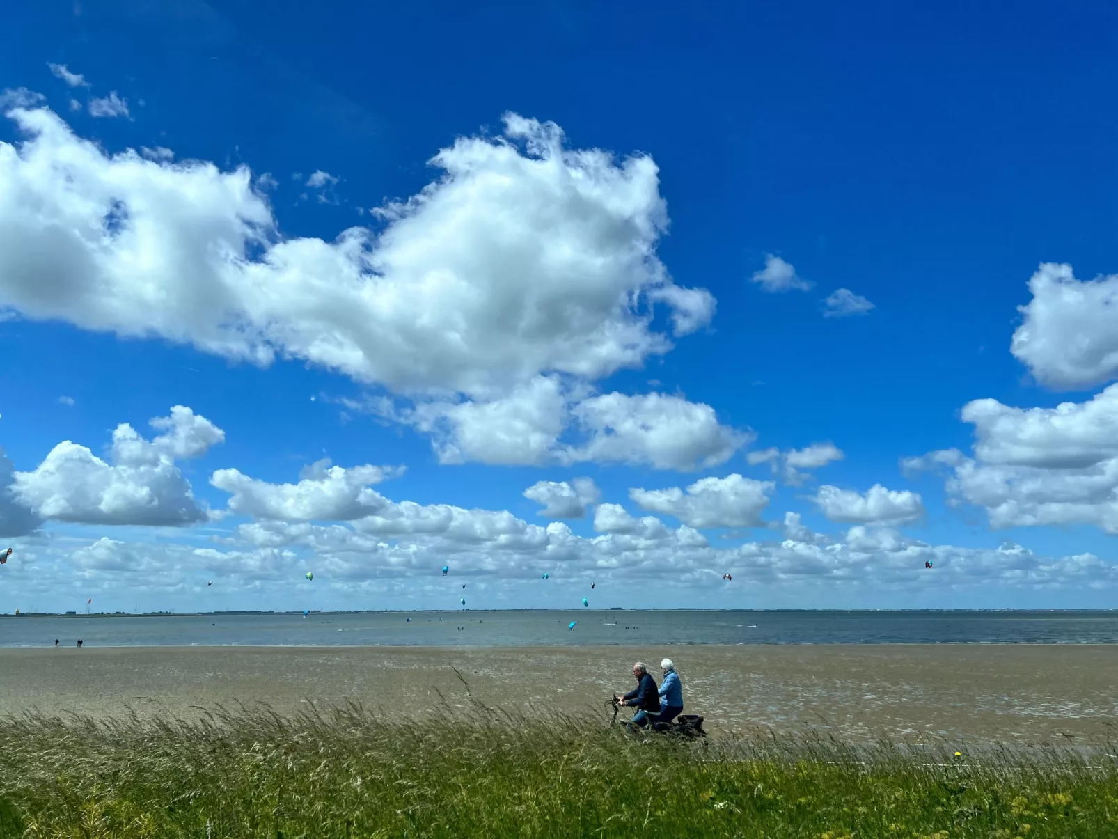 In Stavenisse mit gemütlicher Terrasse-Draußen