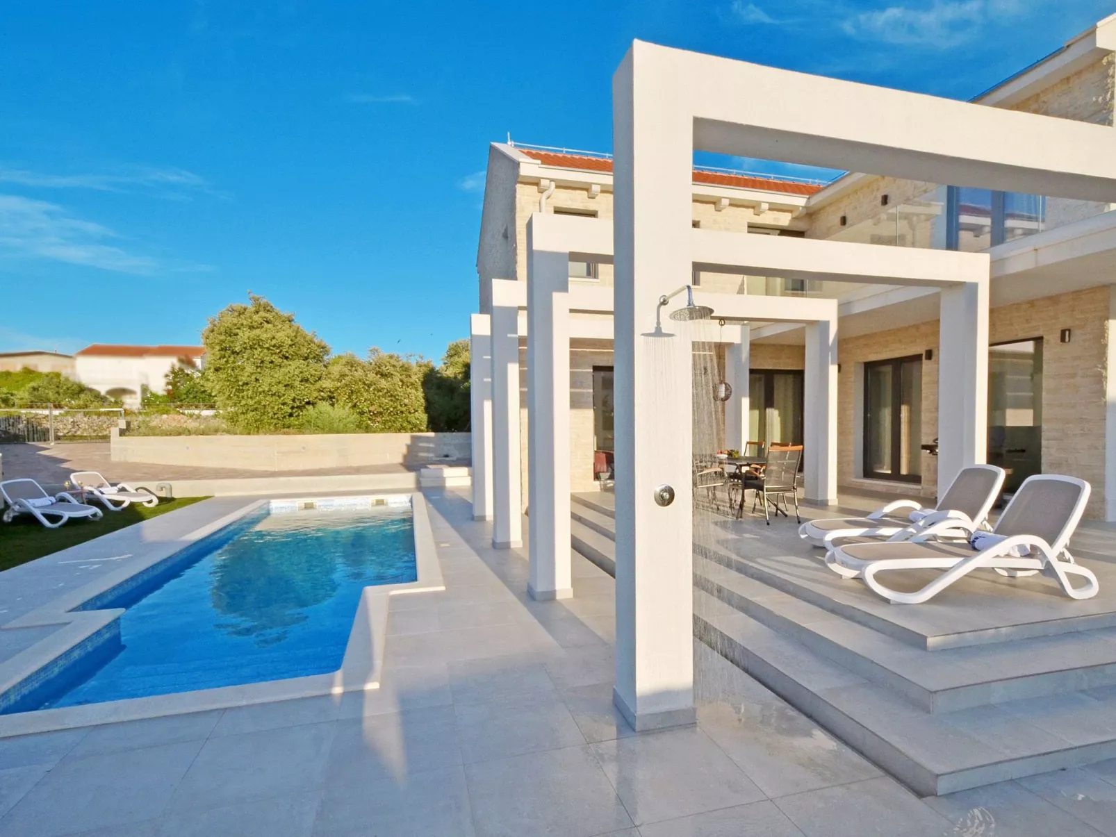 Haus in Dvornica mit privatem Parkplatz-Dehors