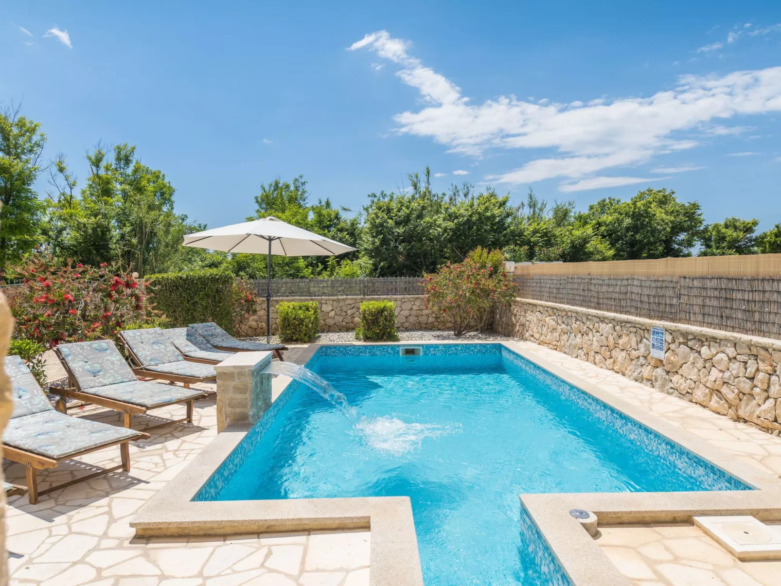 Villa Karin mit beheiztem Pool - Agentur TA Leut-Outside