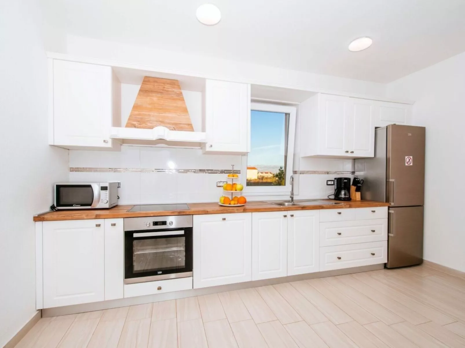 Ana Dreams - von TA Leut Agency-Inside