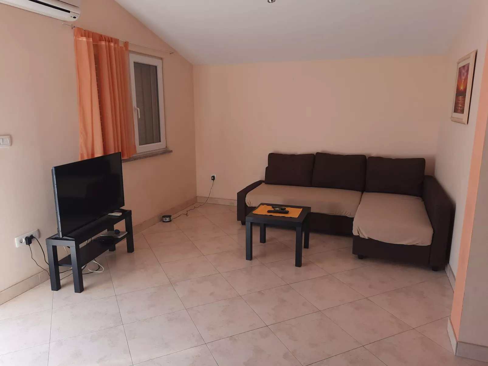 Mit Blick auf das Wasser-Dedans