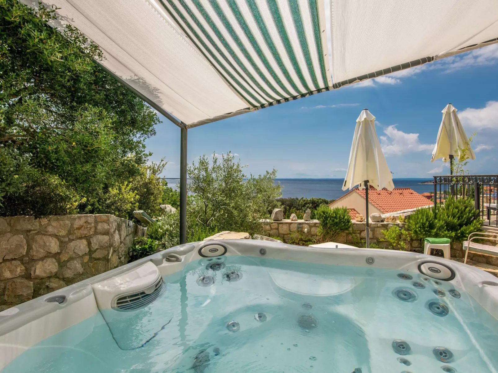 Exklusive und stilvolle Meerblick-Inselvilla-Outside